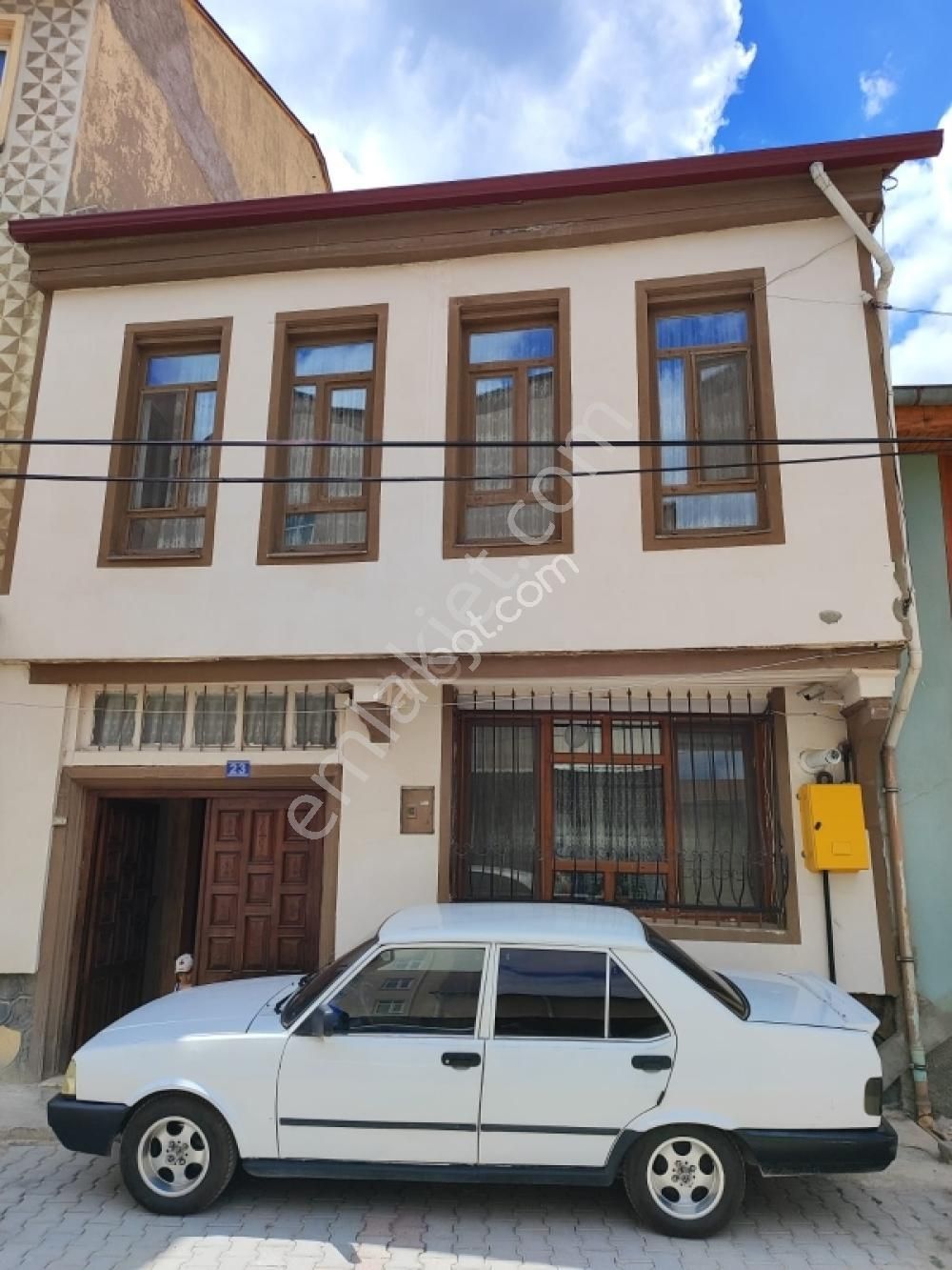 Akşehir Selçuk Satılık Müstakil Ev  BİRİMDEN SATILIK  BAKIMLI MASRAFSIZ MÜSTAKİL ÇARŞIDA KOMBİLİ