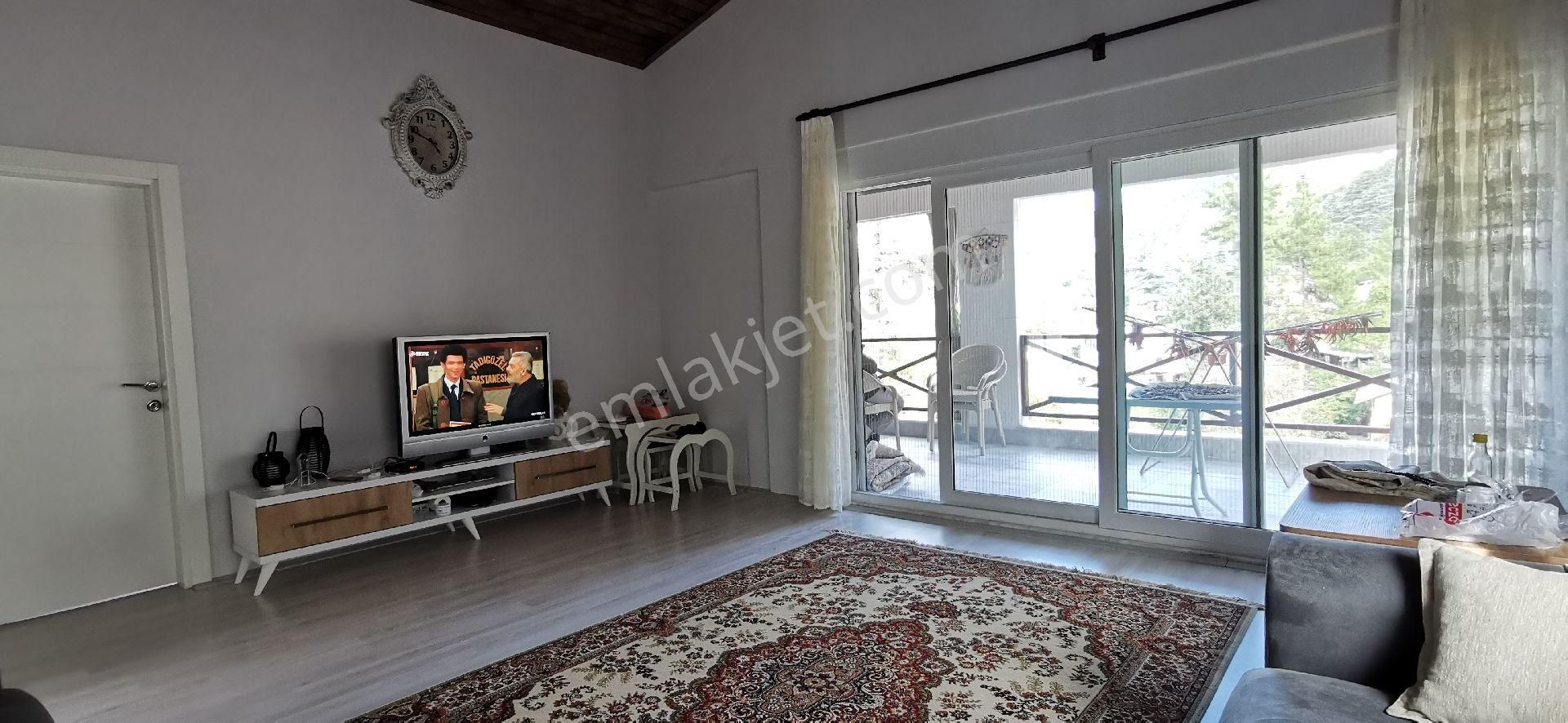 Üçoluk Ekizce Yaylasında 3+1 Eşyalı Müstakil Elektrik Ve Suyu Mevcut Eksiksiz Köy Evi Açıklamayı Oku - Görsel 27