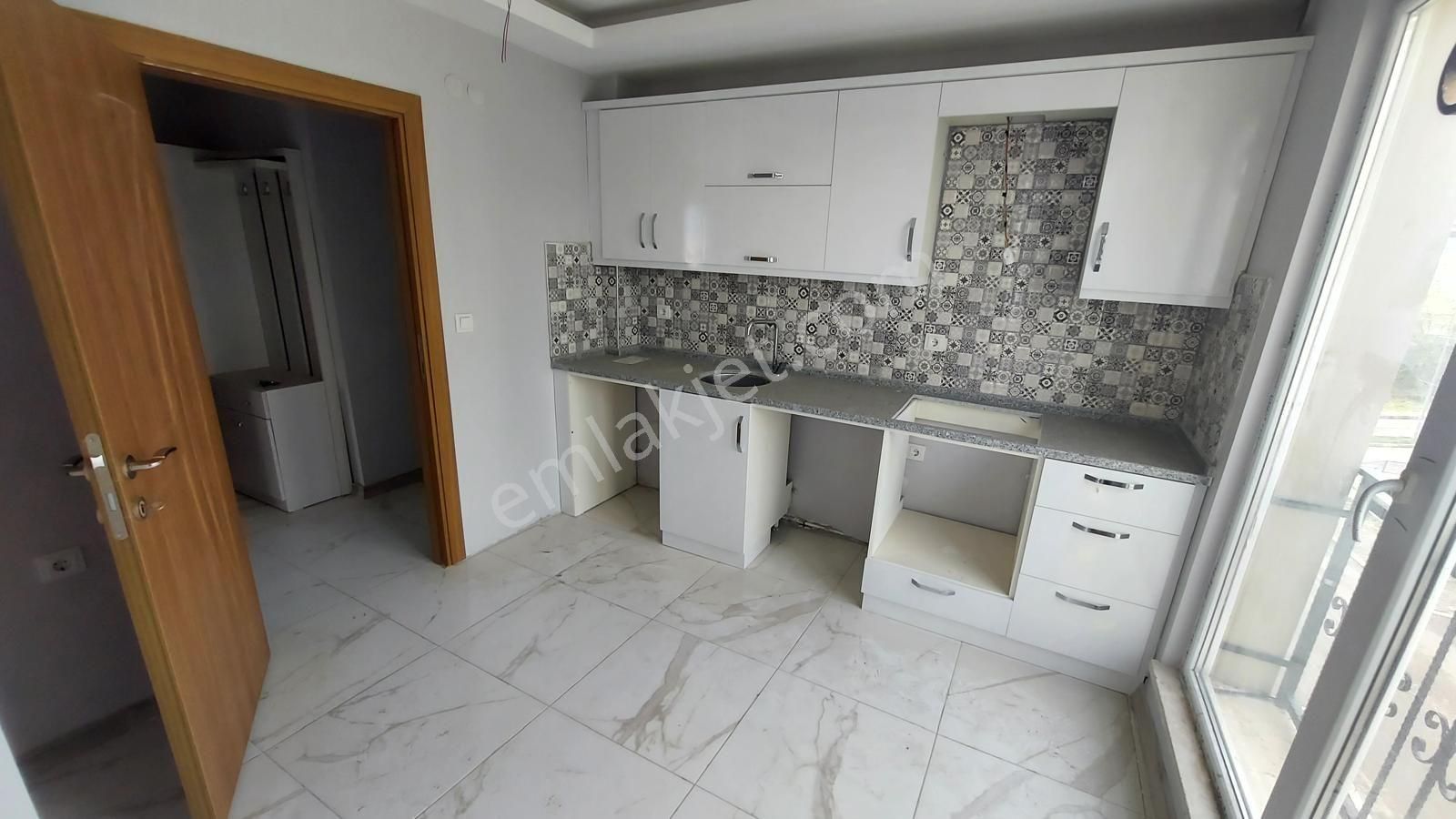 Atakum Yenimahalle Satılık Daire ATAKUM  YENİMAHALLE TRAMVAY 1 SOKAK ÜSTÜ SIFIR ARAKAT 2+1 SATILIK DAİRE