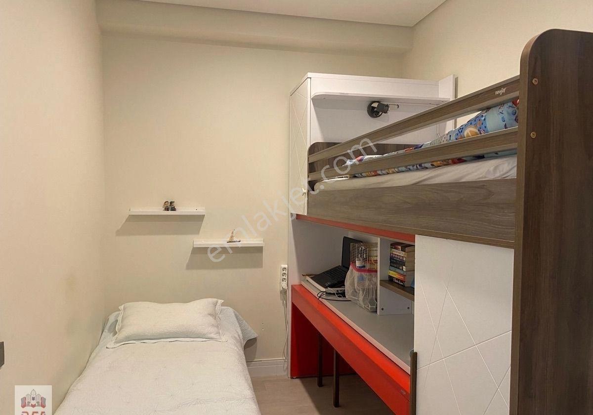 Sinpaş Marina'da Balkonlu Göl Manzaralı 1.5+1 Lüks Eşyalı - Görsel 16