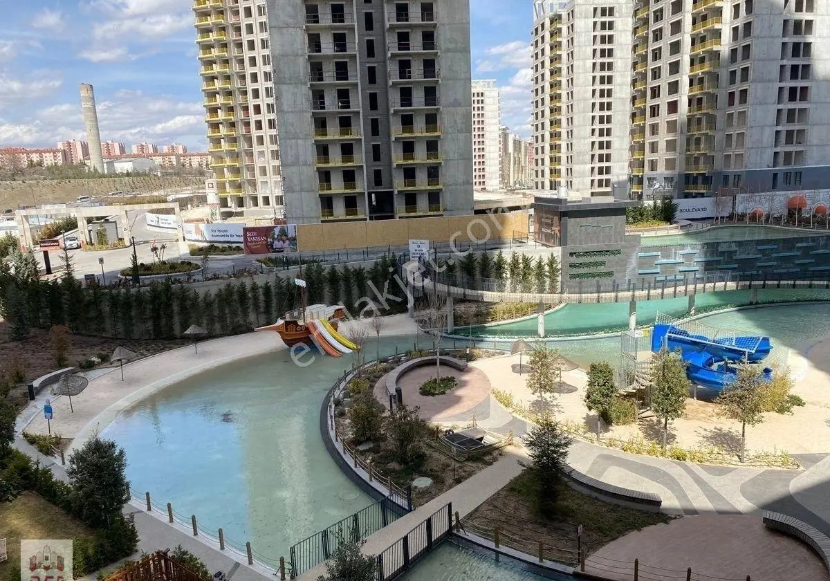 Sinpaş Marina'da Balkonlu Göl Manzaralı 1.5+1 Lüks Eşyalı