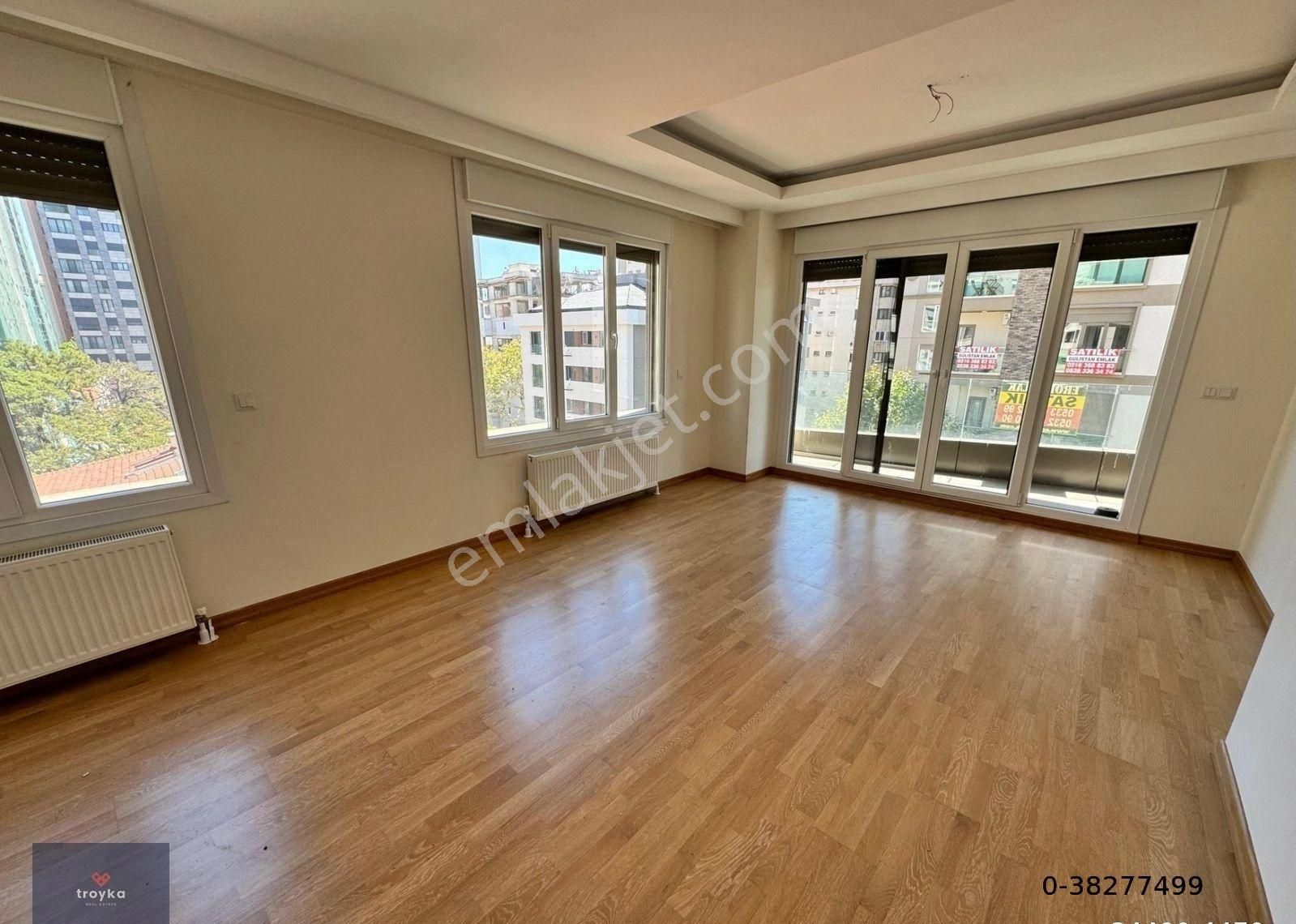 Kadıköy Erenköy Satılık Daire KADIKÖY ERENKÖY HAMAM SOKAKTA BALKONLU FIRSAT DAİRE