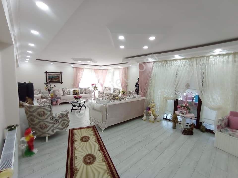 Sincan Yenihisar Satılık Villa  SİNCAN YENİHİSAR MAHALLESİNDE 570 M2 9+2 SATILIK VİLLA 