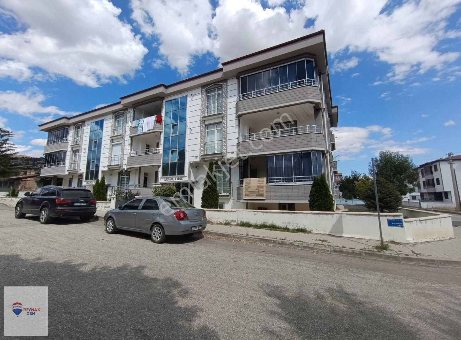 Erzincan Merkez Cumhuriyet Satılık Daire REMAX/DEM'DEN CUMHURİYET MAHALLESİNDE 3+1 SATILIK FIRSAT EV