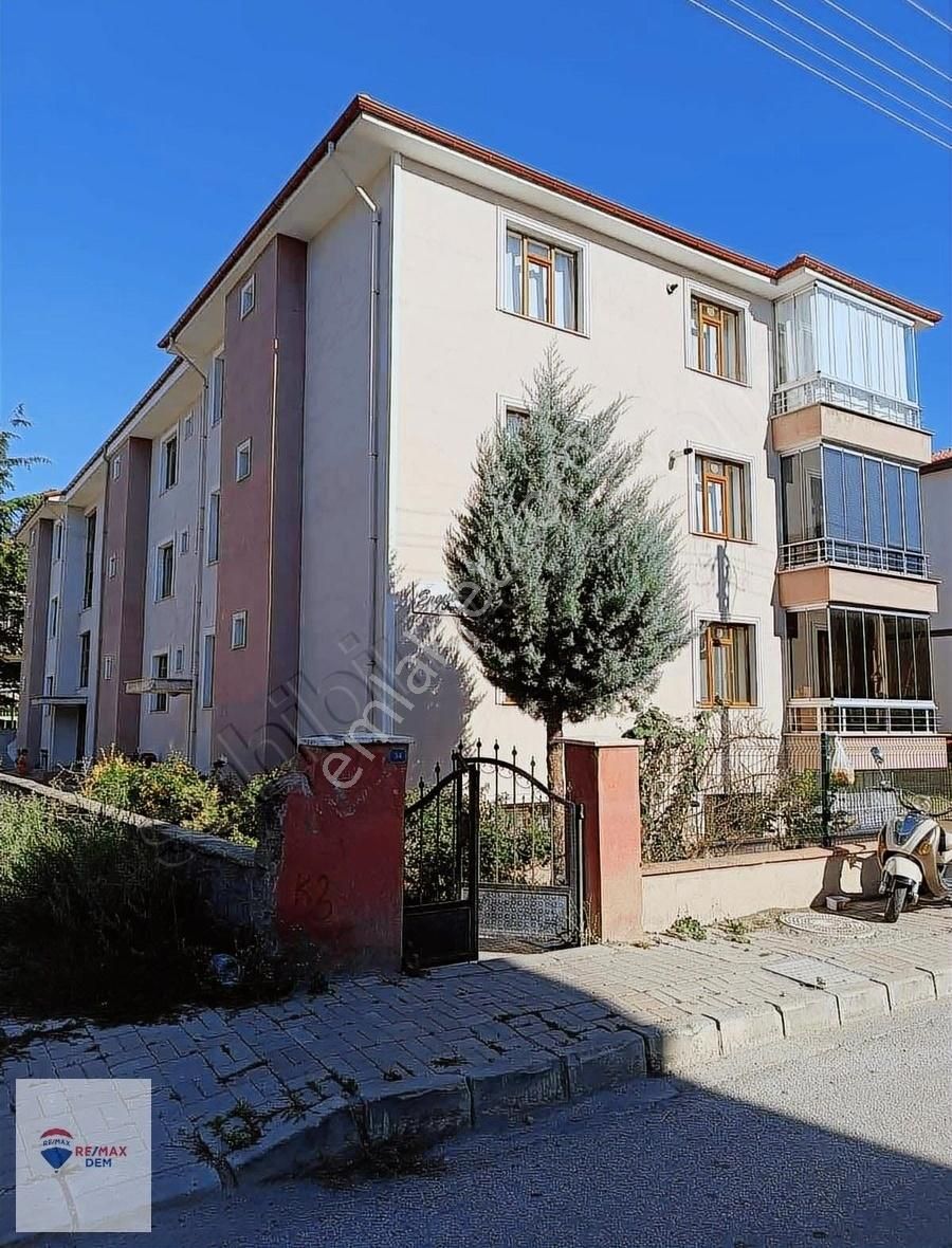 Erzincan Merkez Yenimahalle Satılık Daire REMAX DEM'DEN YENİMAHALLE'DE FIRSAT 3+1 BAKIMLI SATILIK DAİRE