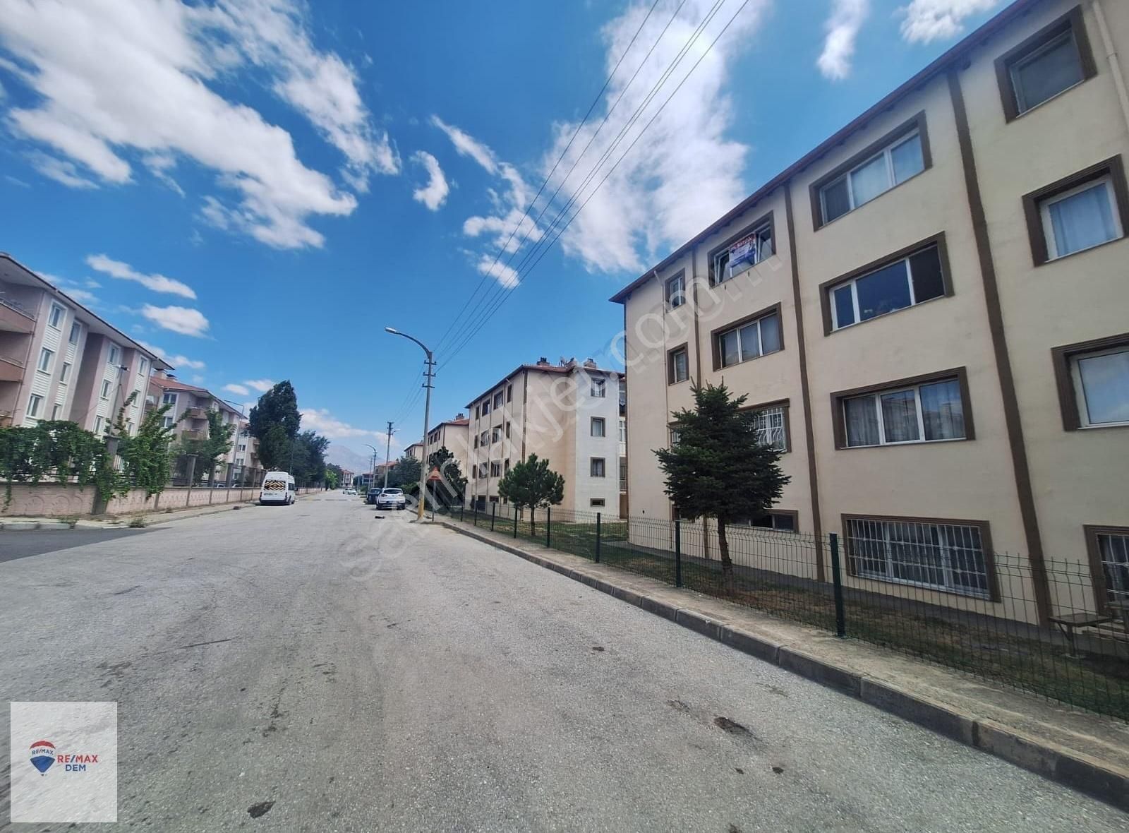 Erzincan Merkez Mimar Sinan Satılık Daire RE/MAX DEMDEN İÇTAŞ KONUTLARINDA ,MASRAFSIZ ,BAKIMLI SATILIK 2+1