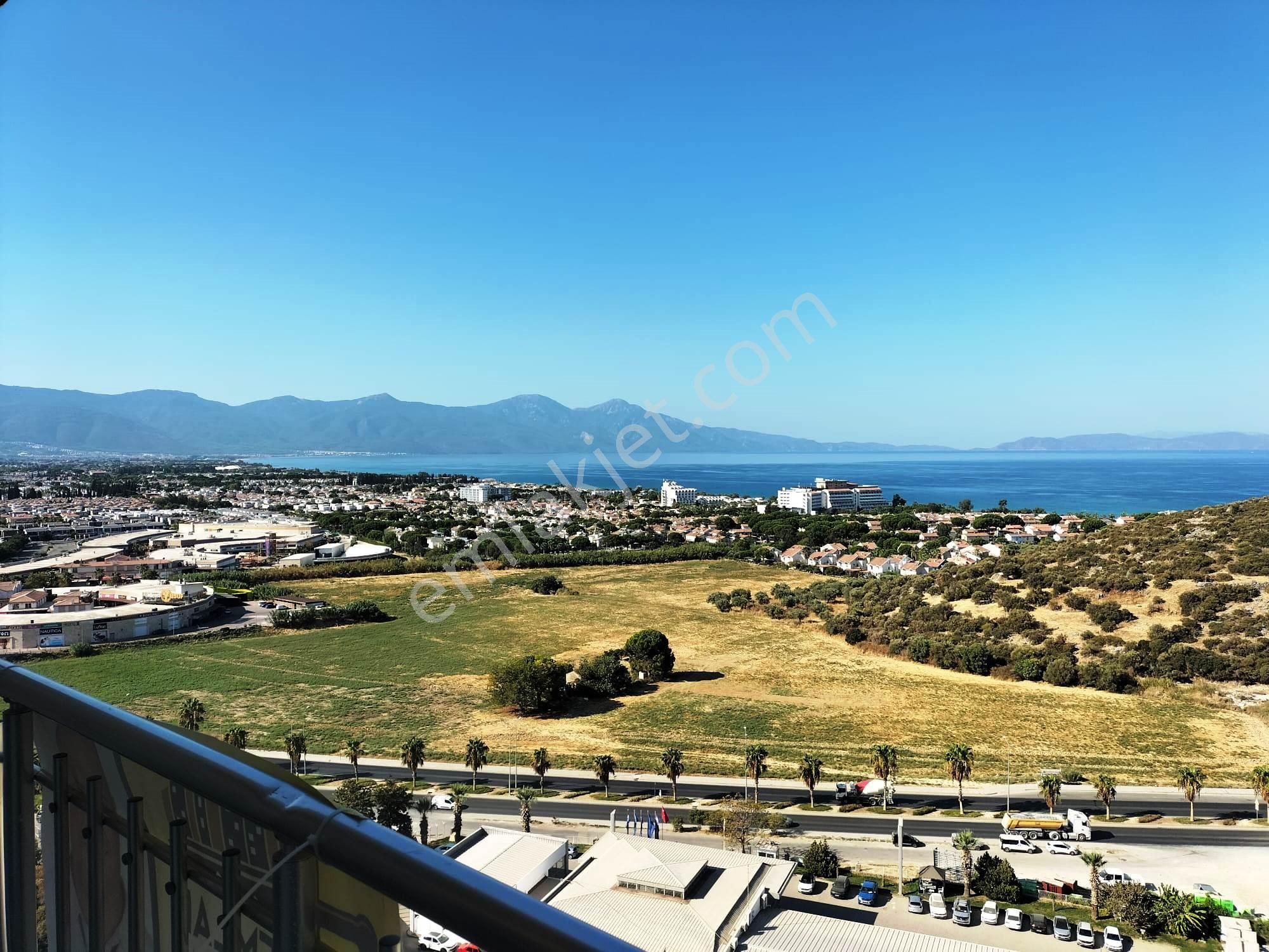 Kuşadası Değirmendere Satılık Daire Panoramik Deniz Manzaralı Avm'lere Çok Yakın Muazzam Güzellikte Daire