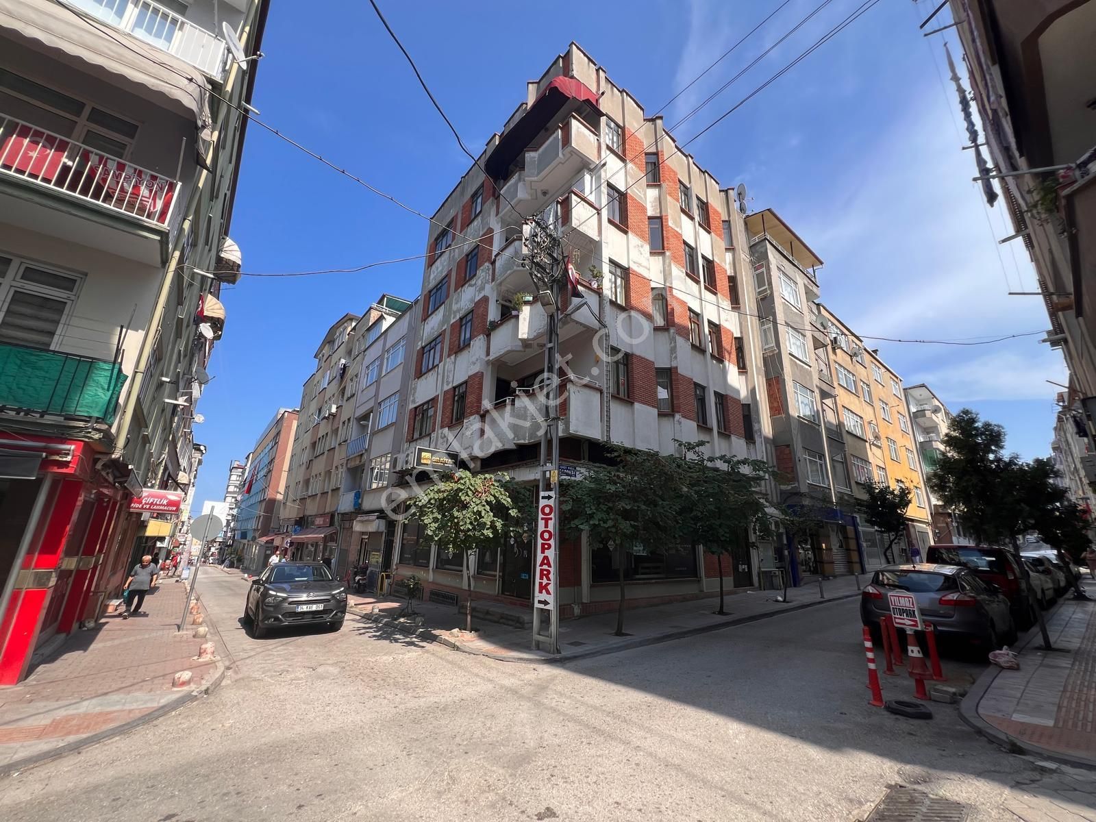 İlkadım Hürriyet Satılık Daire  ÇİFTLİK CADDESİ BÖLGESİNDE SATILIK 2+1