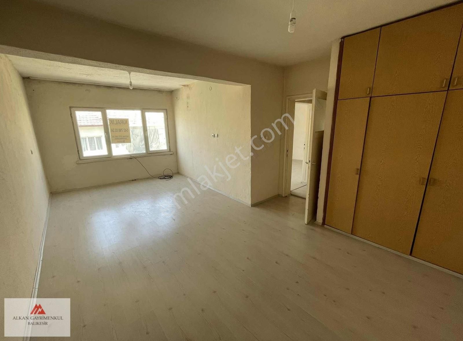 Karesi 2. Sakarya Kiralık Daire 2. Sakarya Solugan Cami Arkasında 2+1 Sobalı Daire