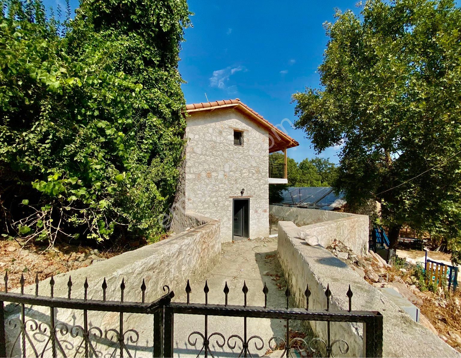 Kaş Sarılar Satılık Villa KAŞ SARILARDA SATILIK 2 KATLI TAŞ VİLLA