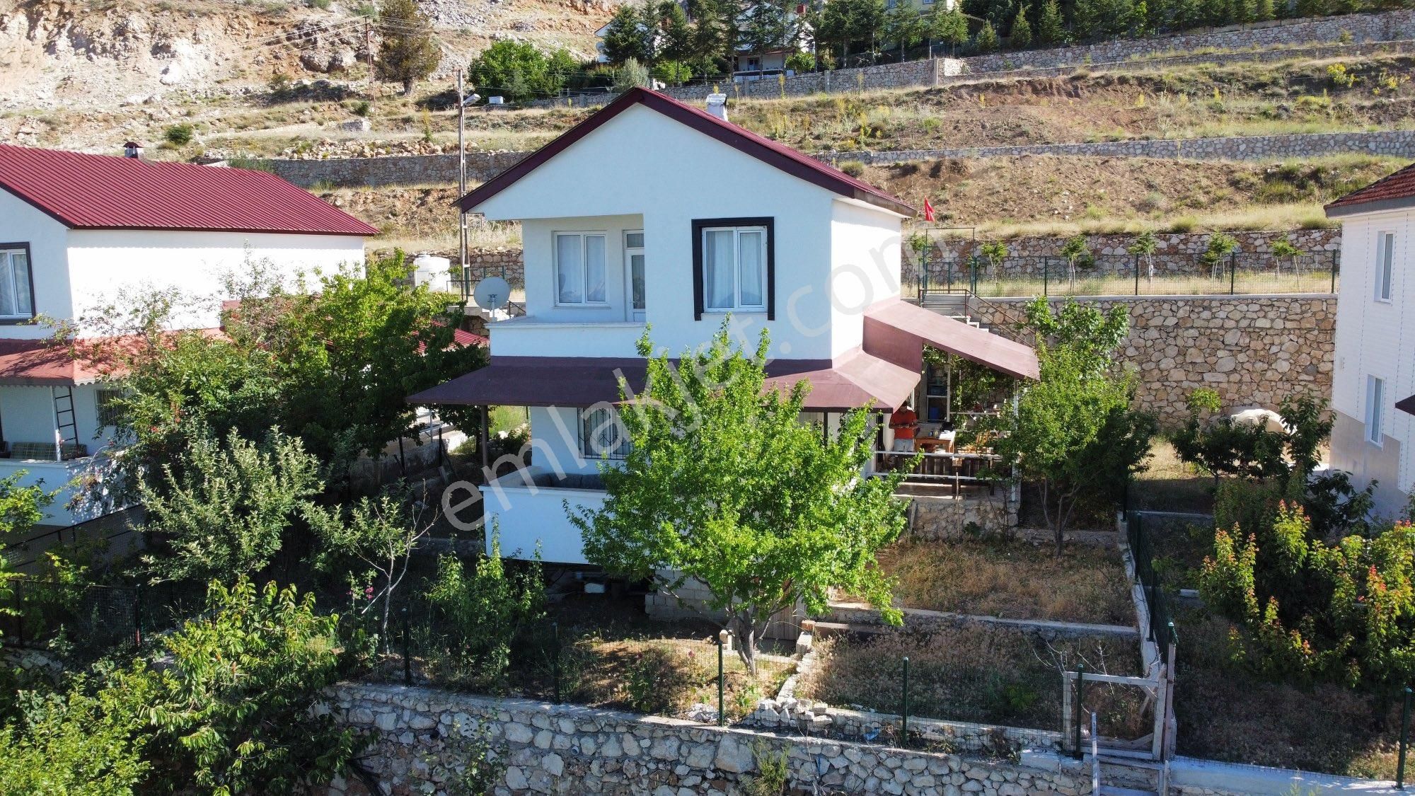 Konyaaltı Geyikbayırı Satılık Villa FESLİKAN’DA SATILIK 3+1 VİLLA