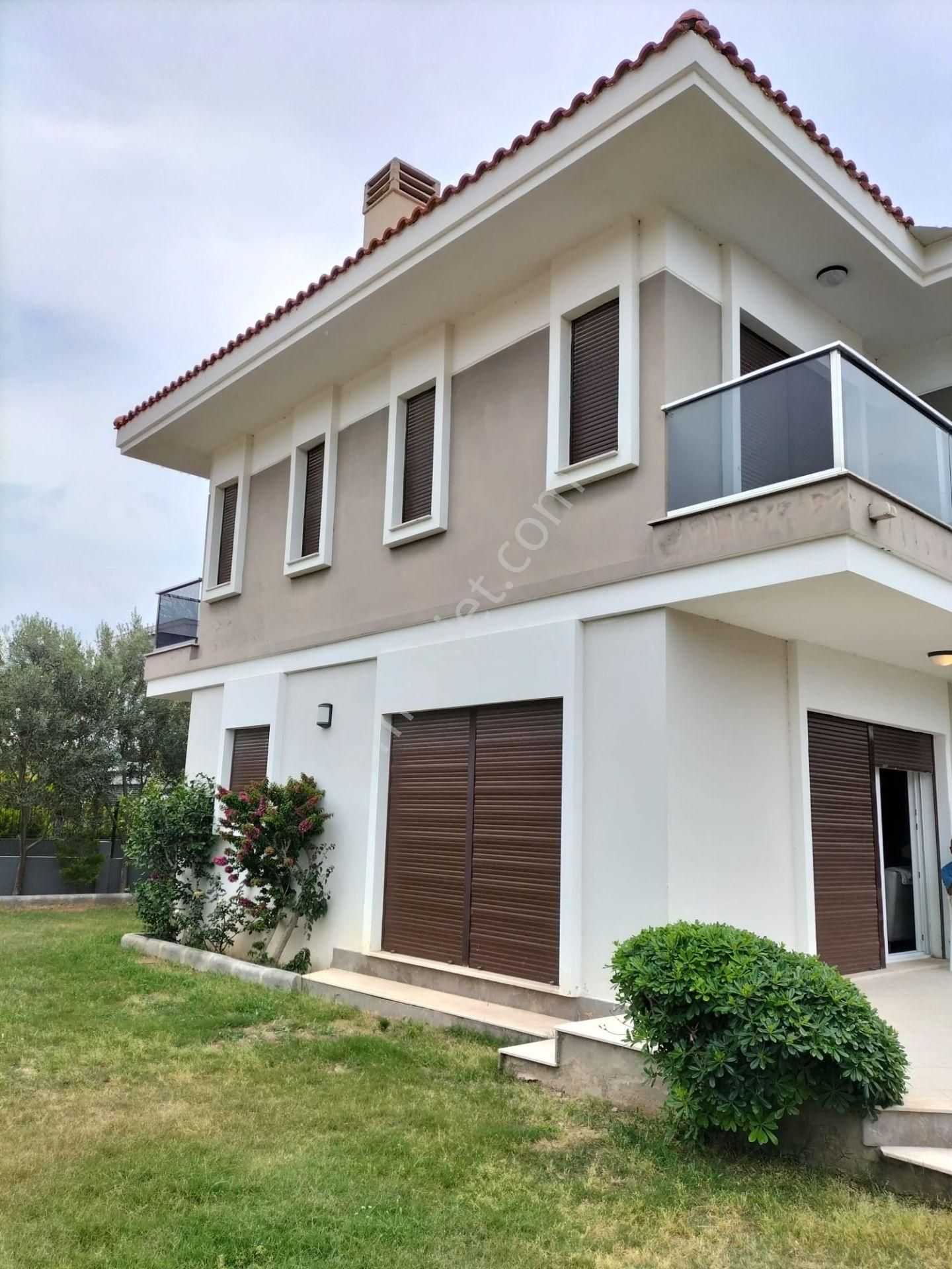 Çeşme Yalı Kiralık Villa Çeşme Yalı Mahallesin De Yaz Sezonu İçin Kiralık Müstakil Villa