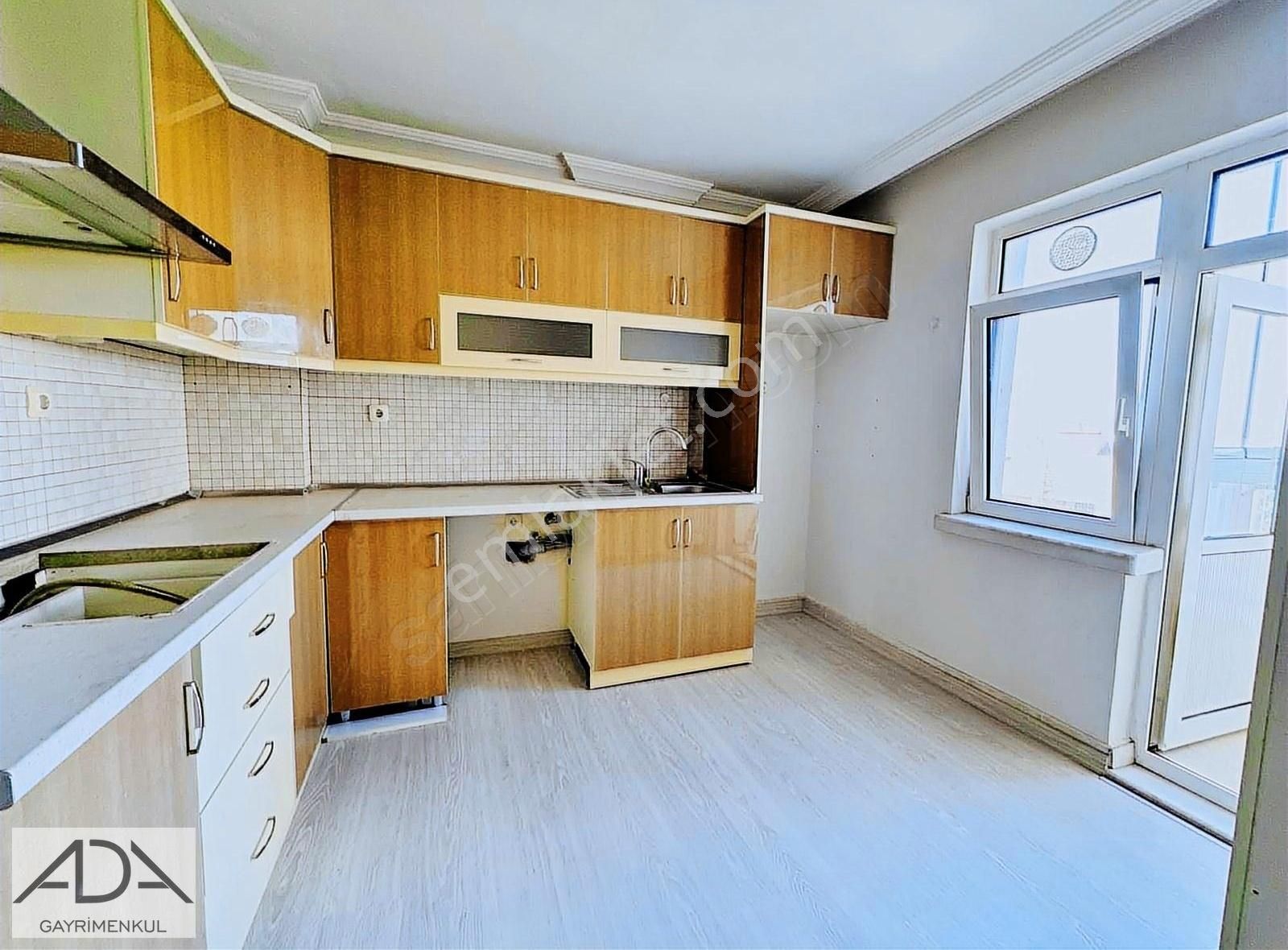 Çankaya İşçi Blokları Satılık Daire ADA GAYRİMENKUL'DEN MERKEZ SİTESİ'NDE ARA KAT BOŞ 130 M2 3+1