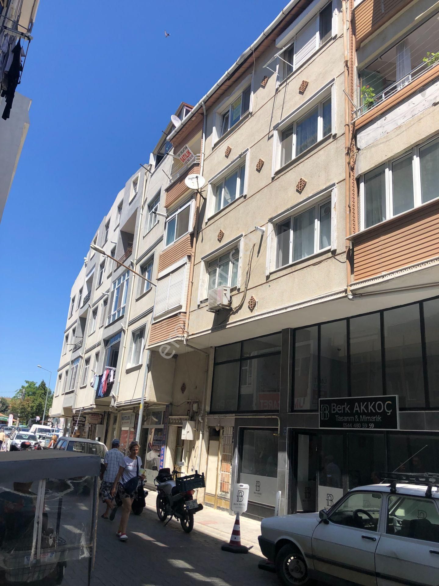 Şarköy İstiklal Satılık Daire  ŞARKÖY DE IŞIK EMLAKTAN İSTİKLAL MAH DE 2+1 85 M2 DAİRE