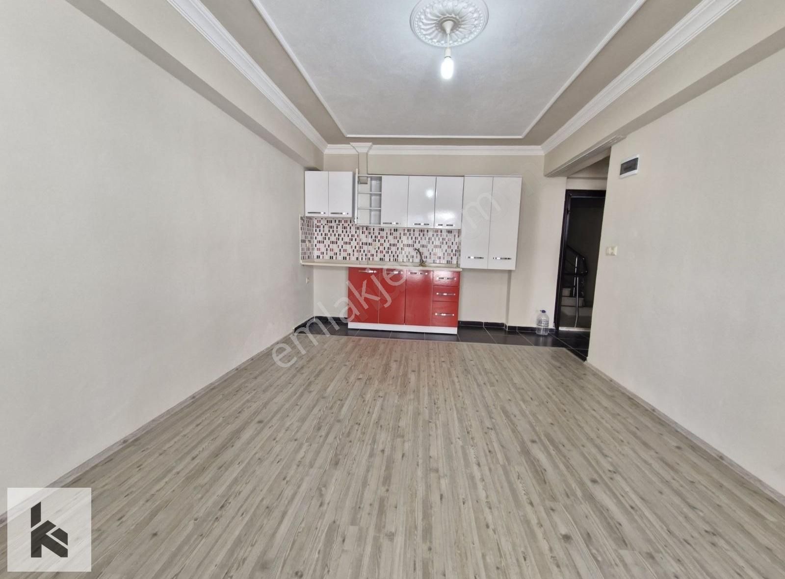 Karasu Yalı Satılık Daire 32 EVLERDE 1+1 GENİŞ KULLANIŞLI ARA KAT FIRSAT DAİRE..