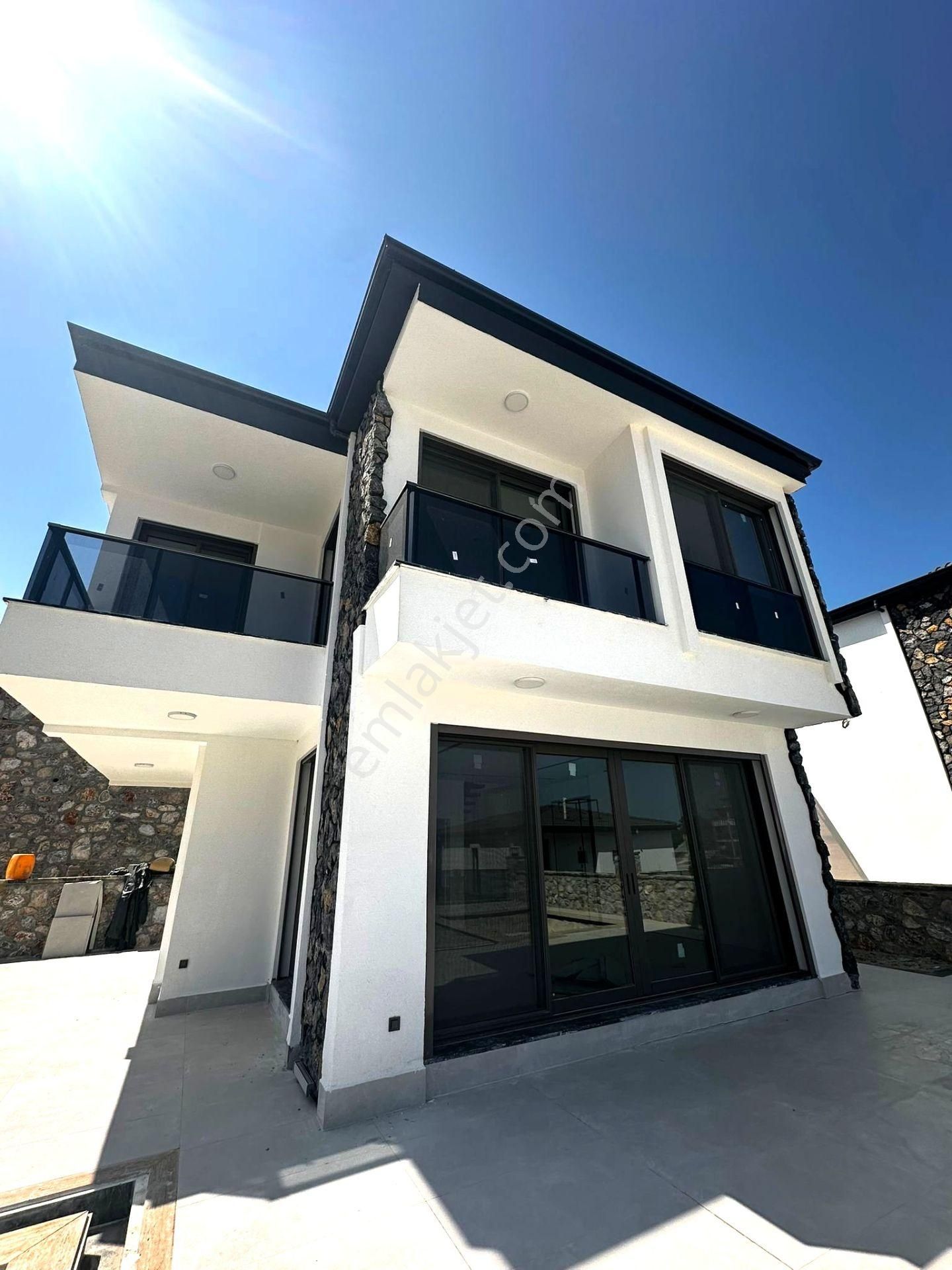 Sarılar İnşaattan Satılık Akbükte Full Deniz Manzaralı Villa