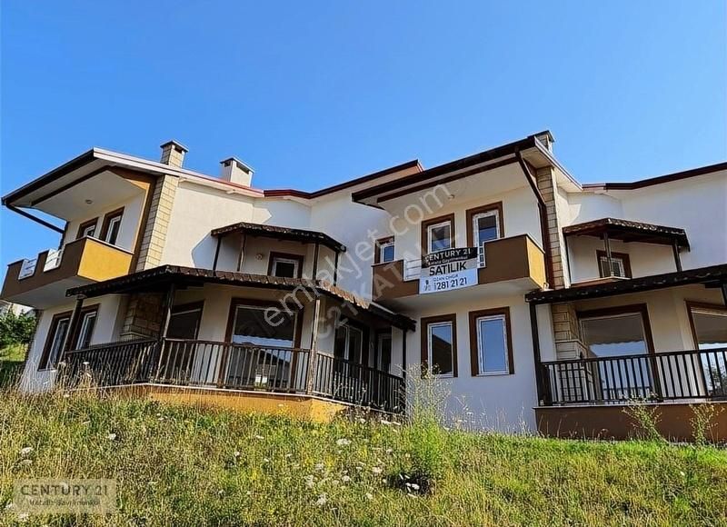 Sapanca Hacımercan Satılık Villa SAPANCA HACIMERCAN SİTE İÇİ HAVUZLU 6+2 VİLLA