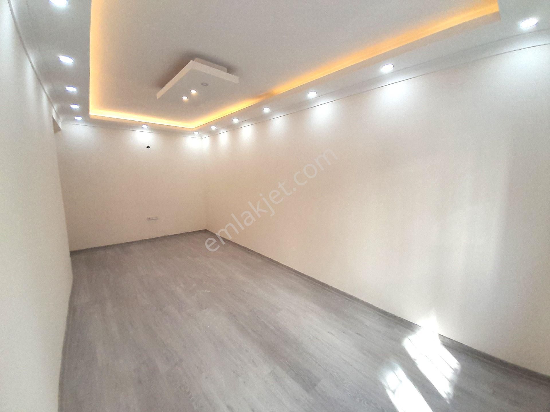 Küçükçekmece Kartaltepe Satılık Daire  SEFAKÖY MERKEZDE 2+1 90m2 SIFIR METROBÜSE YAKIN SATILIK GİRİŞ KAT DAİRE