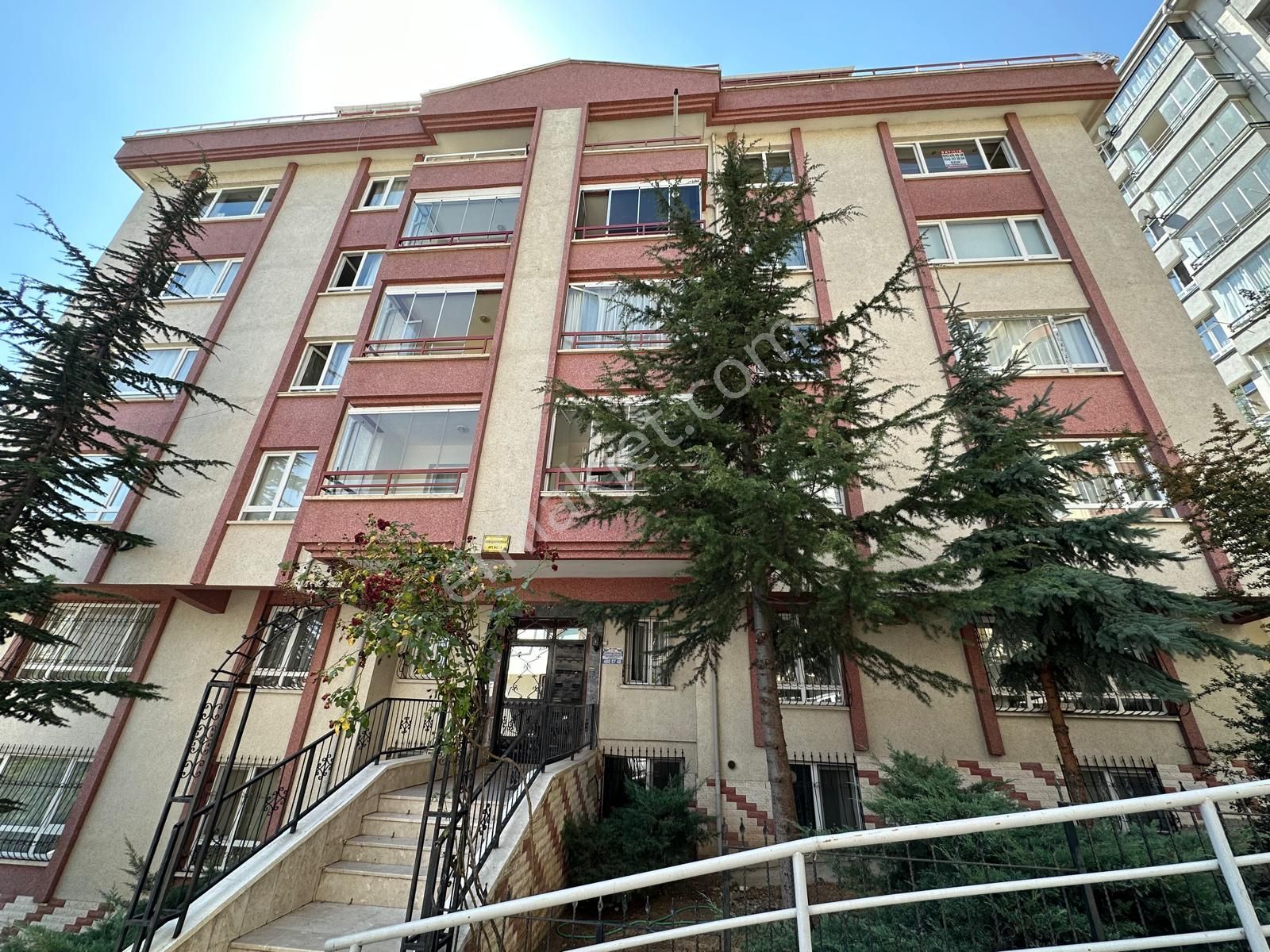 Çankaya Öveçler Satılık Daire  LİZBON CADDESİNDE 5+1 FIRSAT DUBLEX DAİRE !!