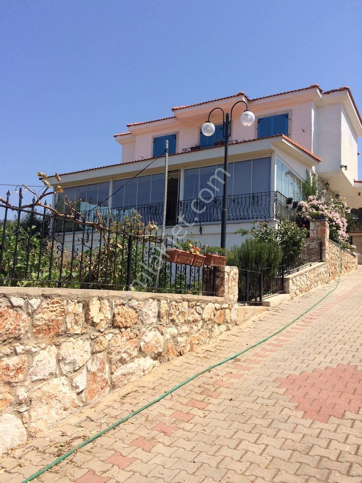 Çeşme Germiyan Satılık Villa Germiyanda eşsiz özel yapılmış villa