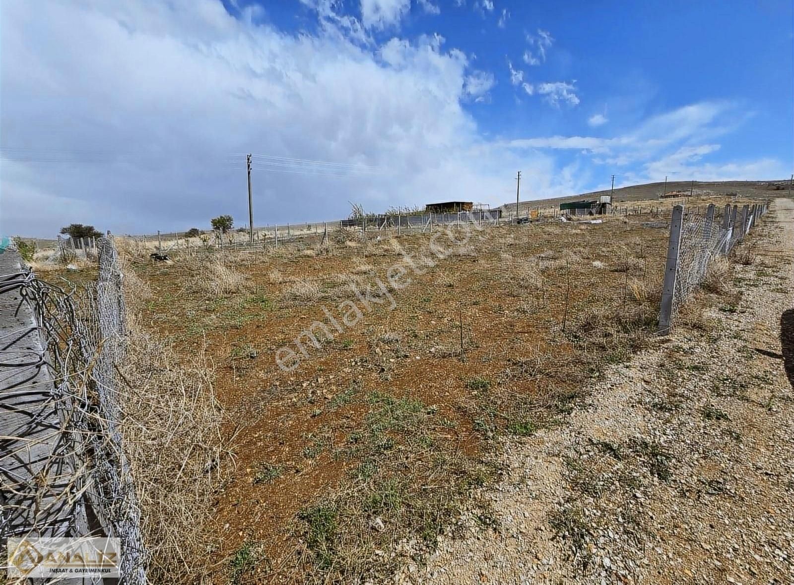 Meram Bayat Satılık Tarla ANALİZ'den Meram Bayat'ta 300M2 Elk. ve Sulu Bahçe