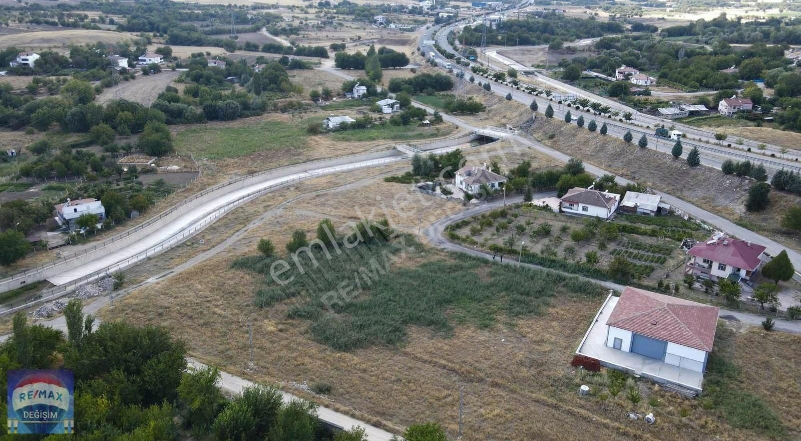 Elazığ Merkez Gümüş Kavak Satılık Konut İmarlı REMAX DEĞİŞİMDEN GÜNEY ÇEVRE YOLUNA 100 M. MESAFEDE ARSA