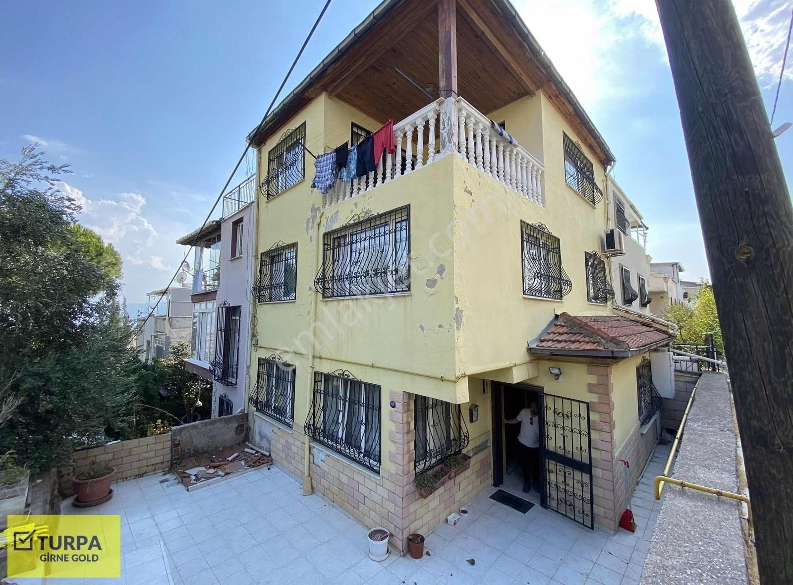 Çiğli Ahmet Taner Kışlalı Satılık Villa Evka 2 Satılık 3 Katlı Villa