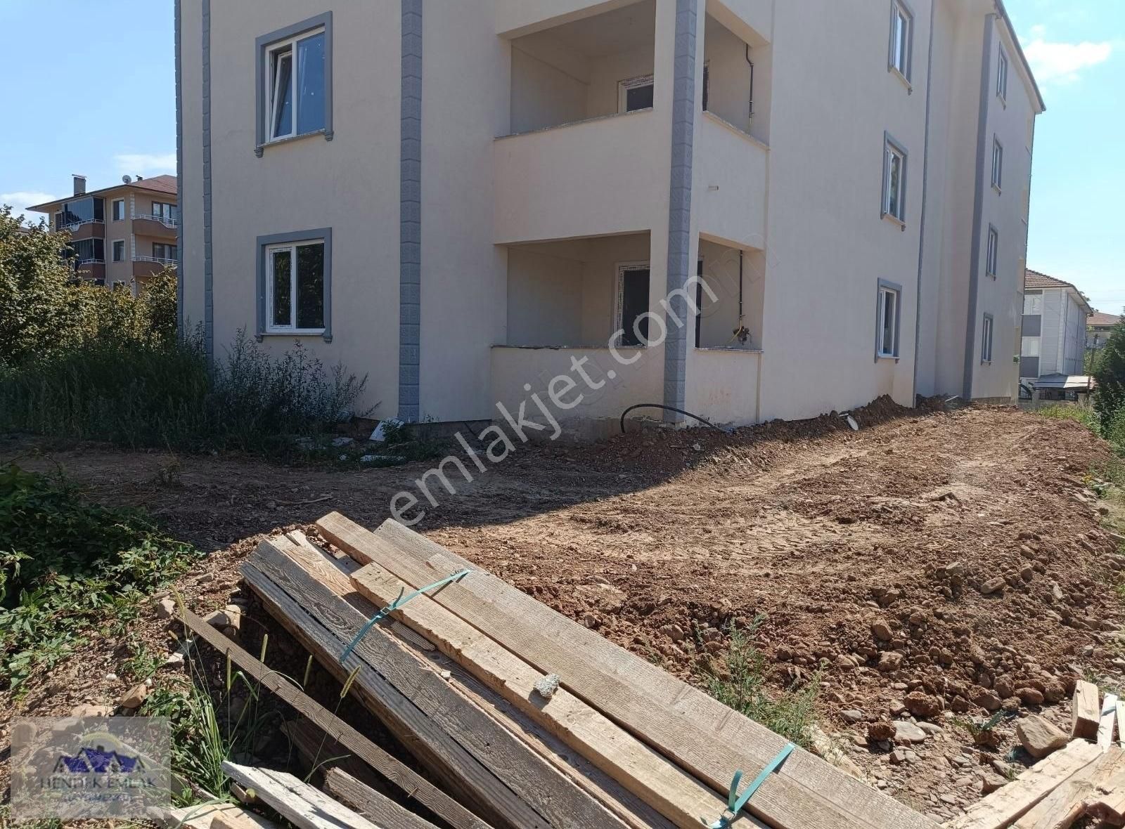 Hendek Yeni Satılık Daire HENDEK EMLAK SATILIK DAİRE 3+1 YÜKSEK GİRİŞ 125 M2 2 100 000 TLY