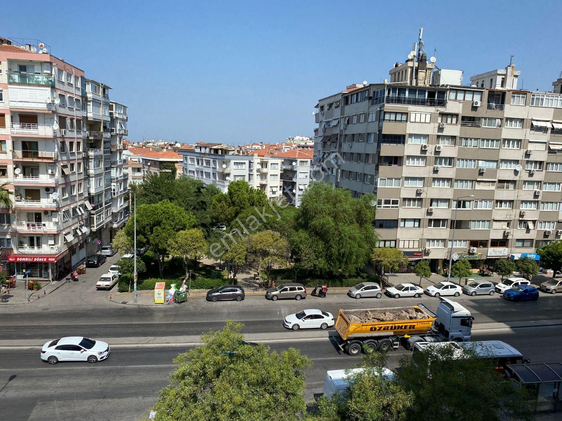 Karabağlar Bahçelievler Satılık Daire  Bahçelievler cadde üzeri çift cephe asansörlü otoparklı 3+1