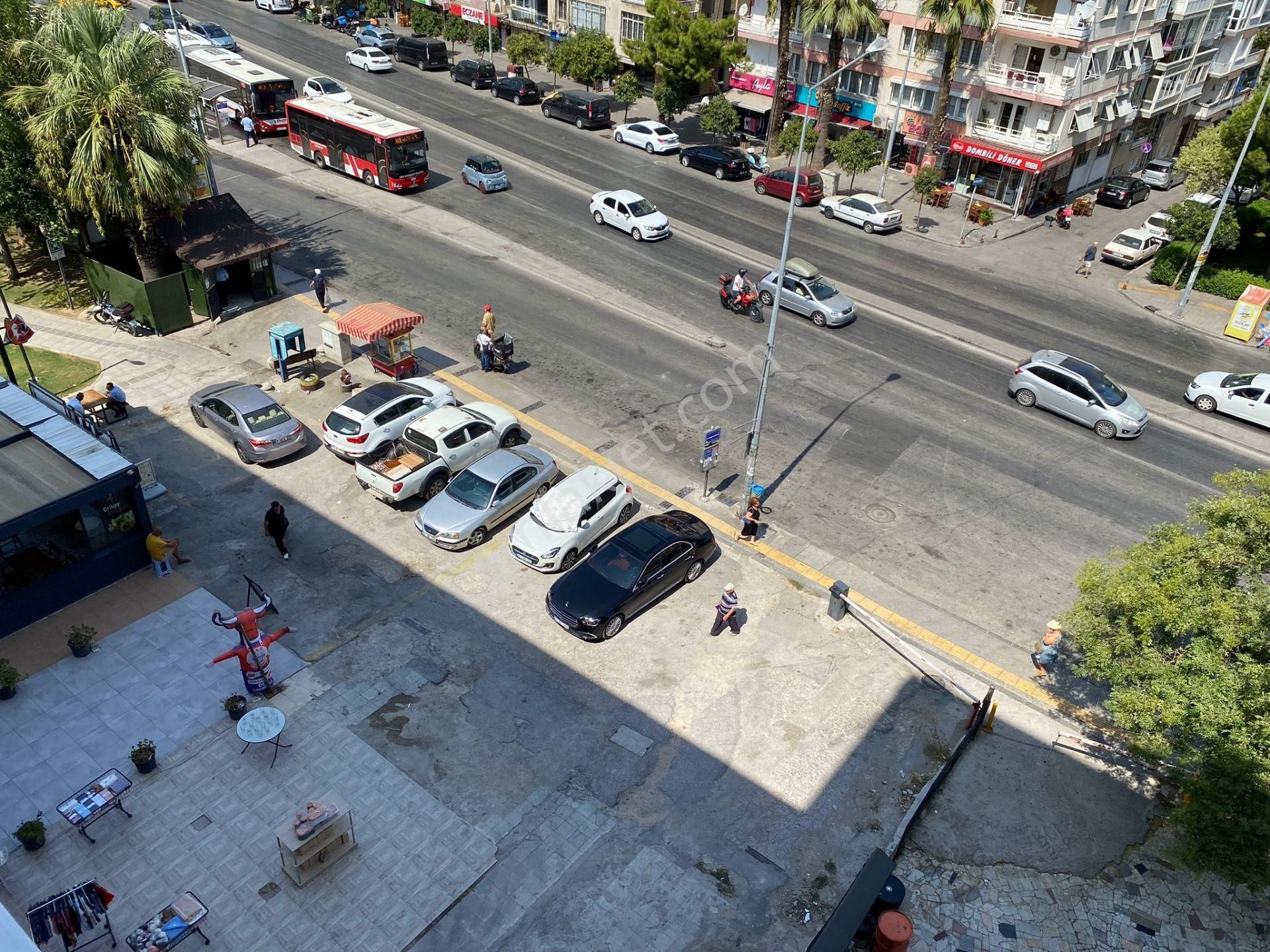 Bahçelievler Cadde Üzeri Çift Cephe Asansörlü Otoparklı 3+1 - Görsel 15