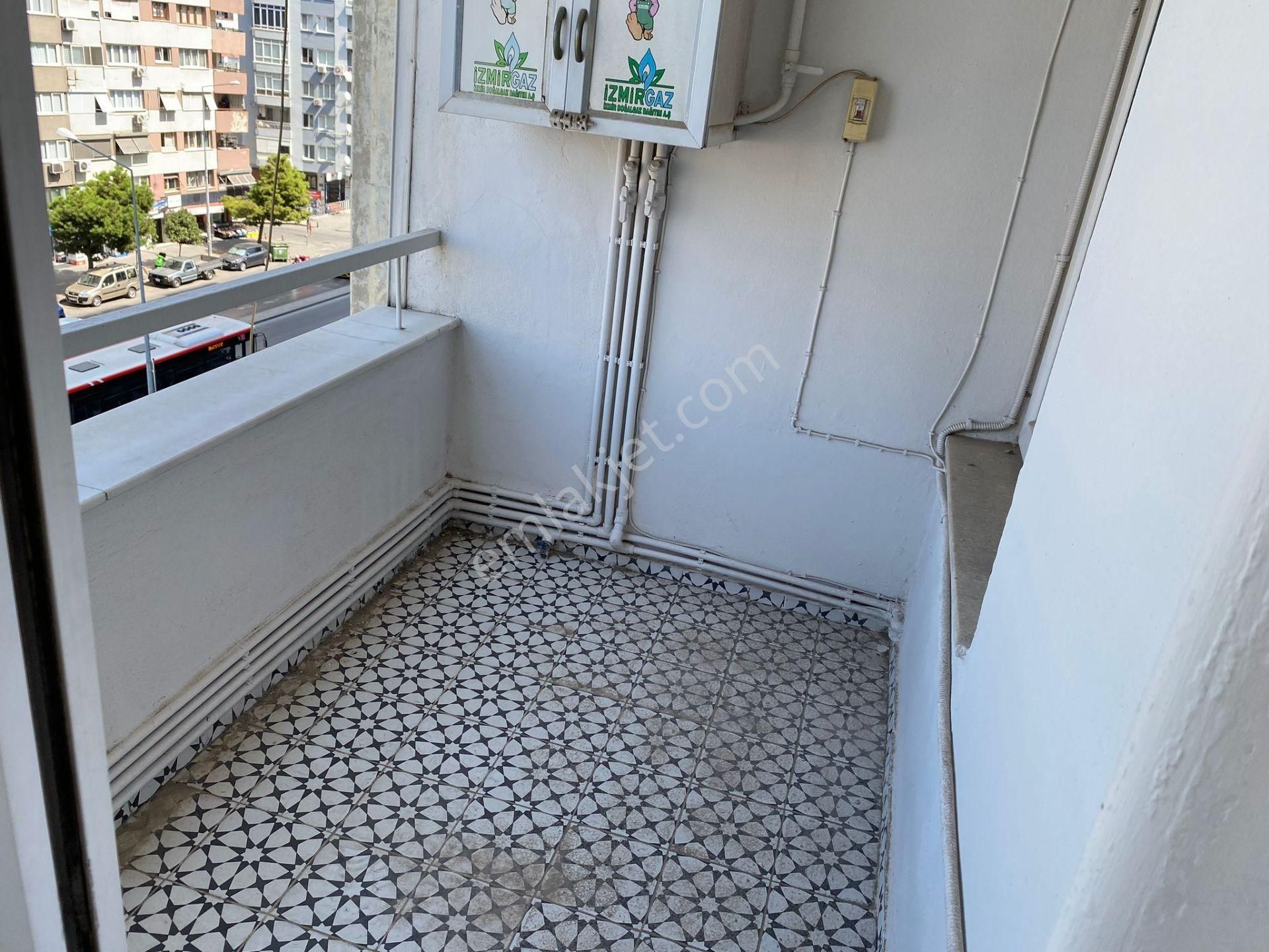 Bahçelievler Cadde Üzeri Çift Cephe Asansörlü Otoparklı 3+1 - Görsel 19