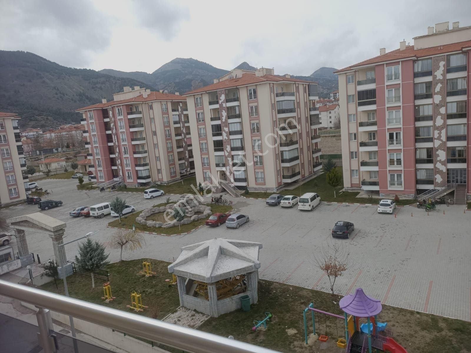 Isparta Merkez Vatan Satılık Daire ISPARTA MERKEZ VATAN MAHALLESİNDE GENİŞ SATILIK DAİRE