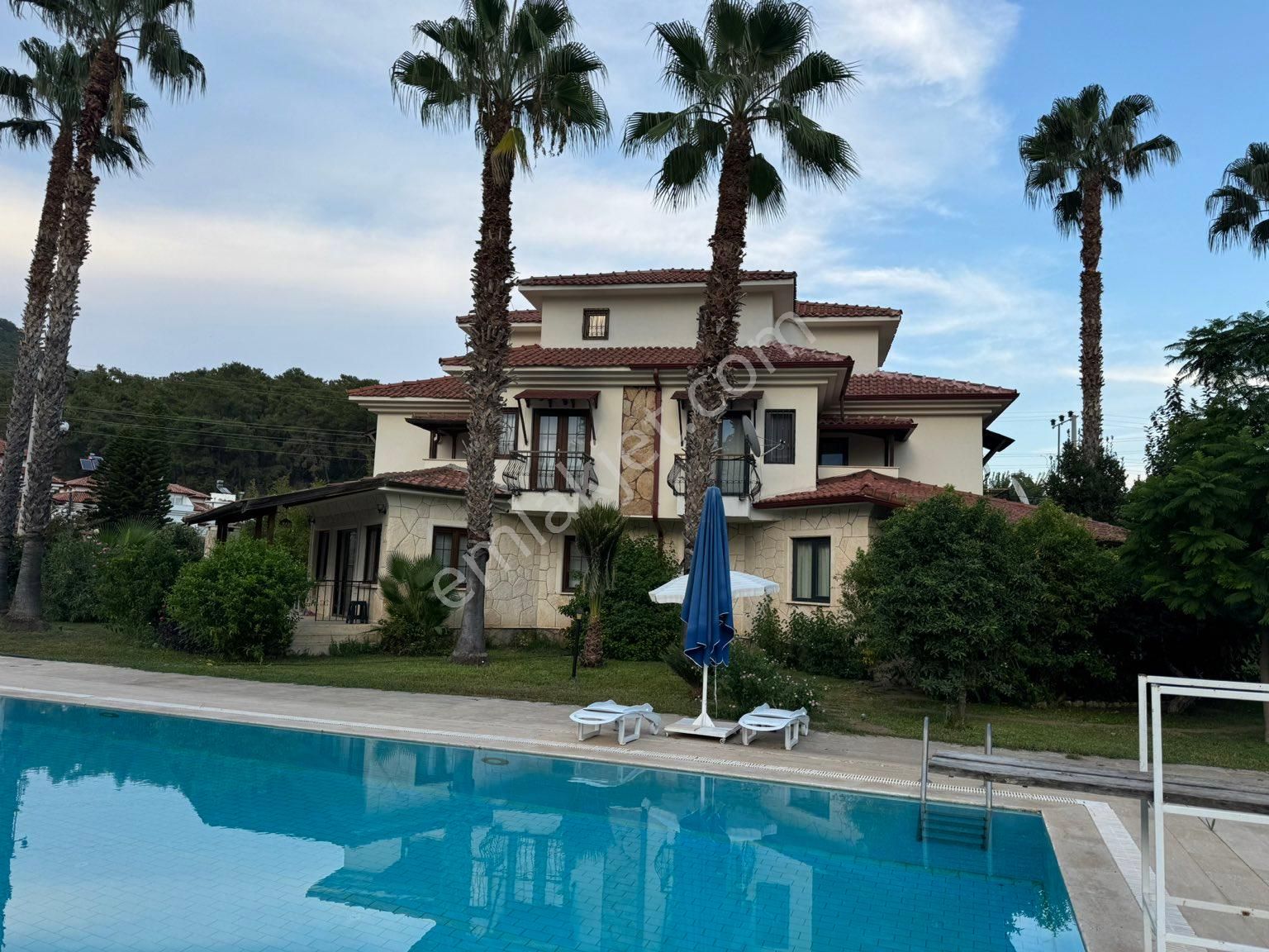 Kemer Kiriş Satılık Villa KEMER KİRİŞ MAHALLESİNDE SATILIK 4+1 HAVUZLU VİLLA