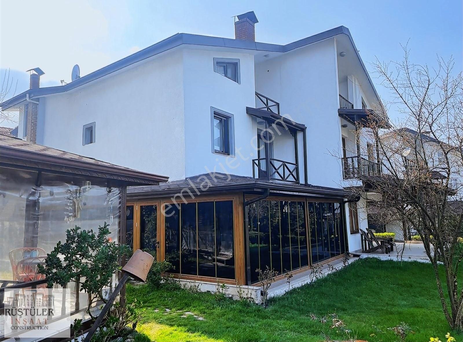 Sapanca Çayiçi Satılık Villa KIRKPINAR HASANPAŞA MAHALLESİ SİTE İÇİ HAVUZLU YENİ VİLLA