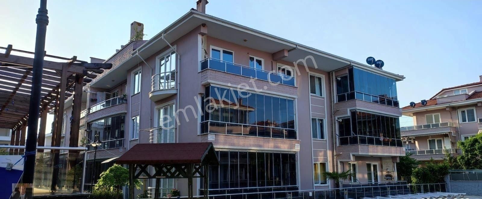 Karasu Yeni Satılık Daire KARASU^DA SATILIK HAVUZLU   DAİRE YENİMAHALLE KLAS SİTESİ  (B) BLOK