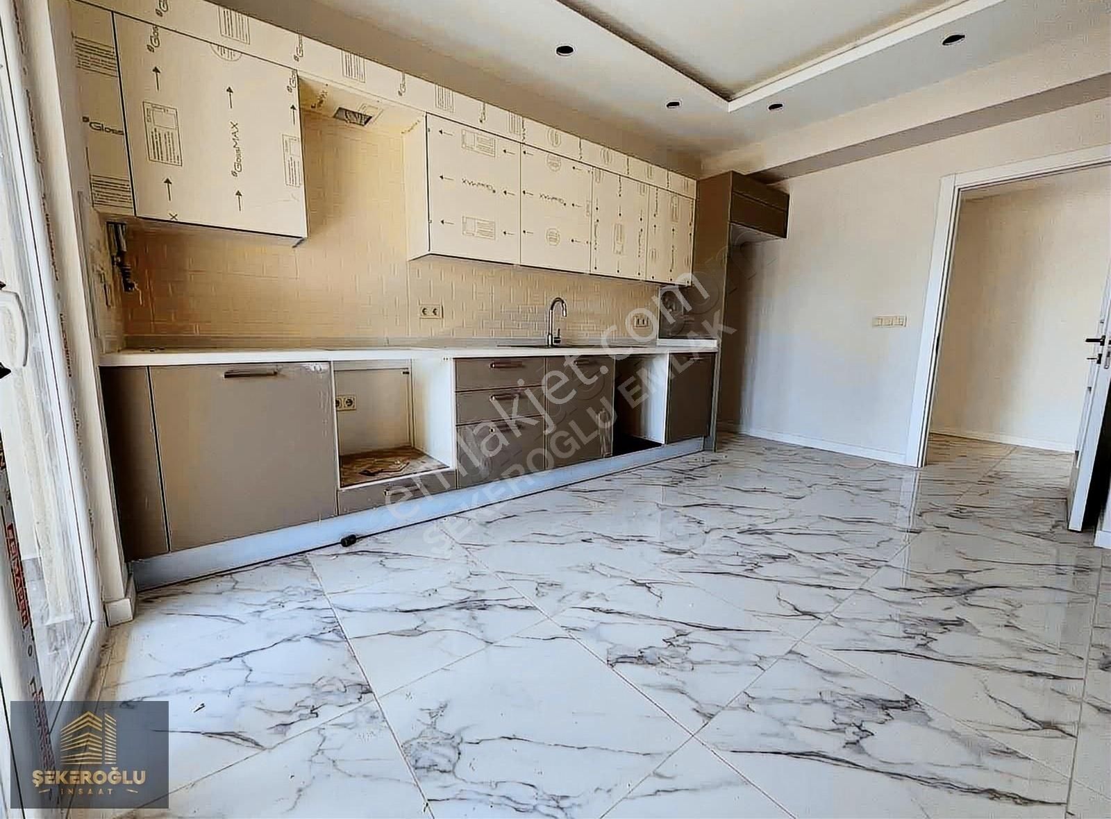 Kartal Yakacık Yeni Kiralık Daire ŞEKEROĞLU' YAKACIKTA ULTRA LÜKS BİNADA KİRALIK 4+1 214M2