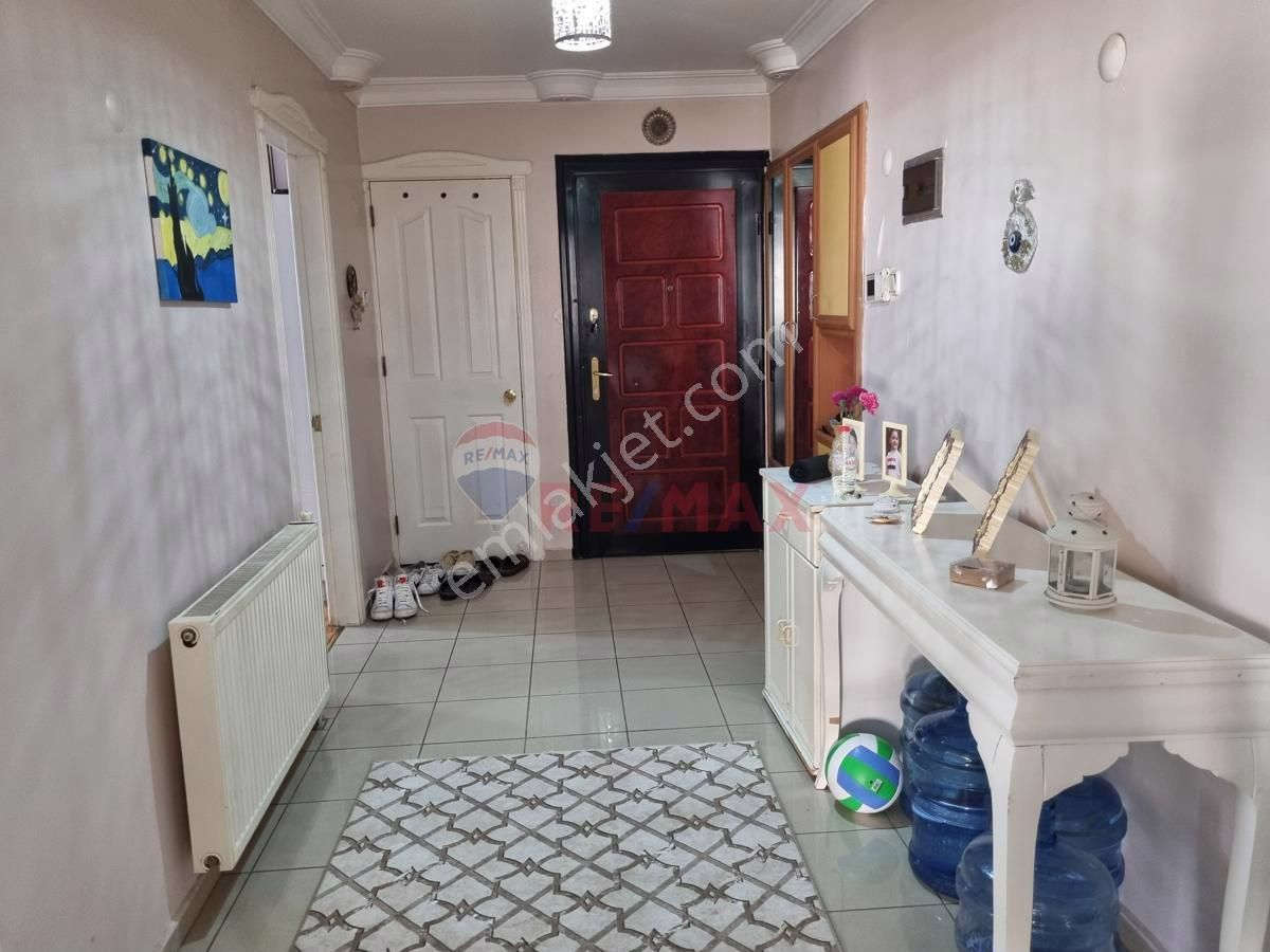 Karşıyaka Goncalar Satılık Daire Girne Bulvarı Üzerinde Geniş 4+1 Satılık Daire