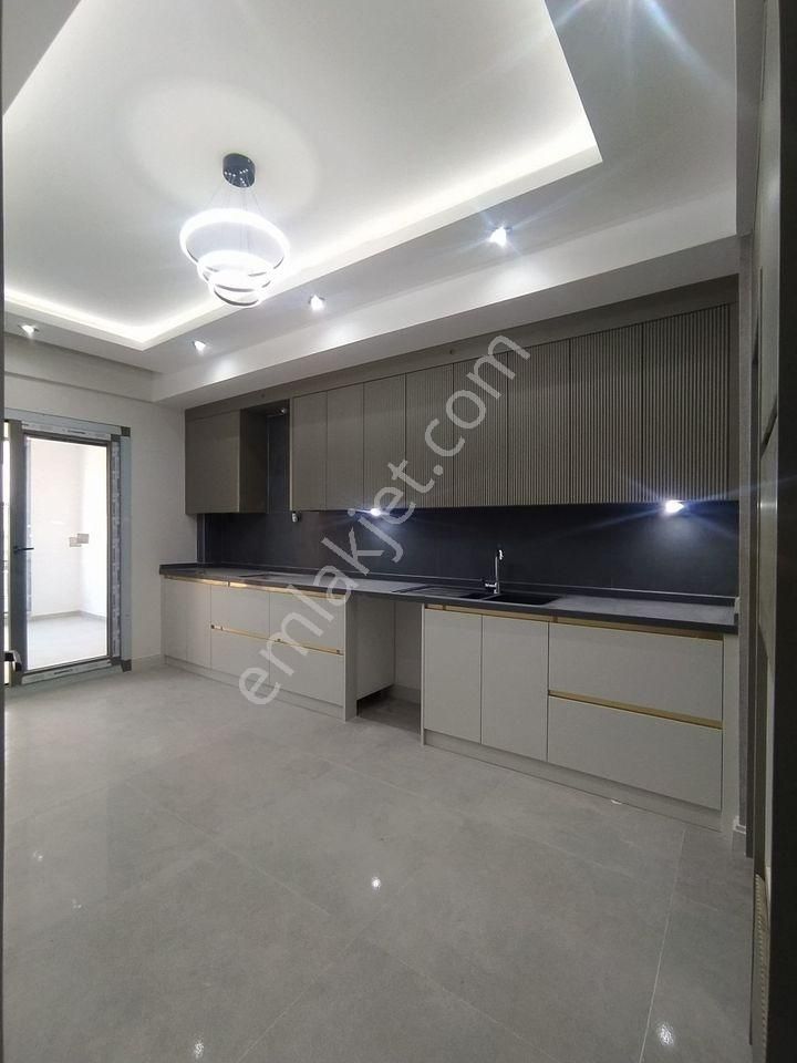 Beylikdüzü Adnan Kahveci Satılık Daire  BEYLİKDÜZÜ ADNAN KAHVECİ'DE 3+1 LÜX ACİL SATILIK DAİRE 