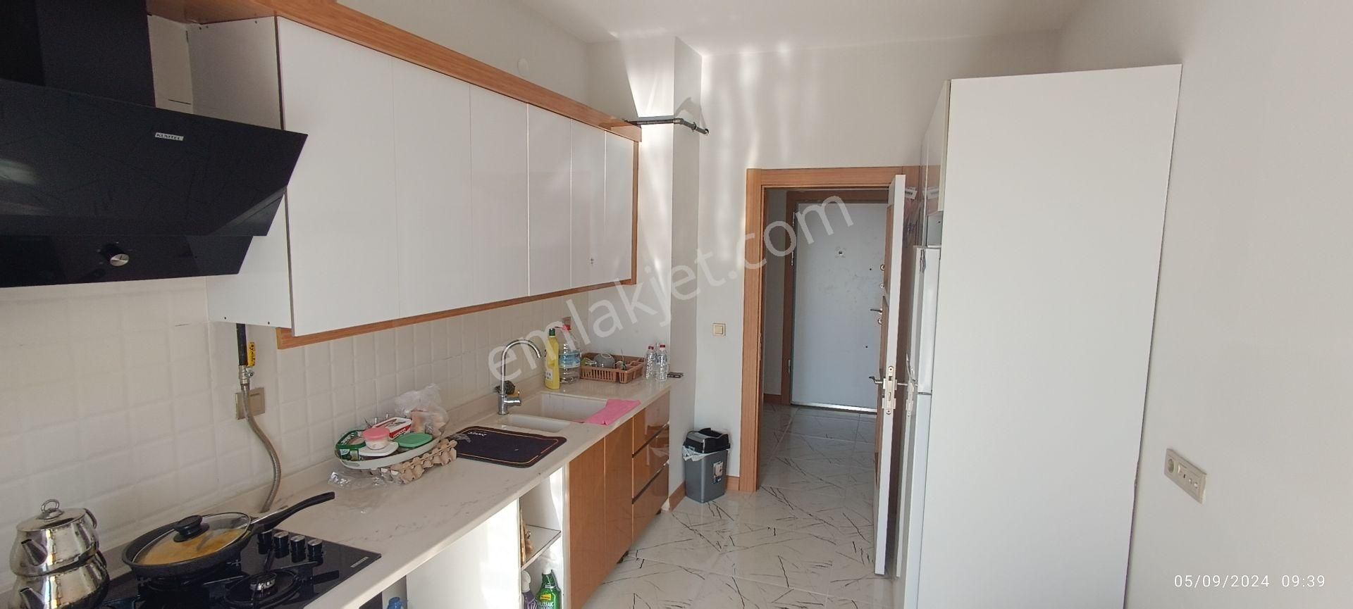 Bayraklı R. Şevket İnce Kiralık Daire  TOKİ KONUTLARI 3+1 143 M2 25.500 TL 