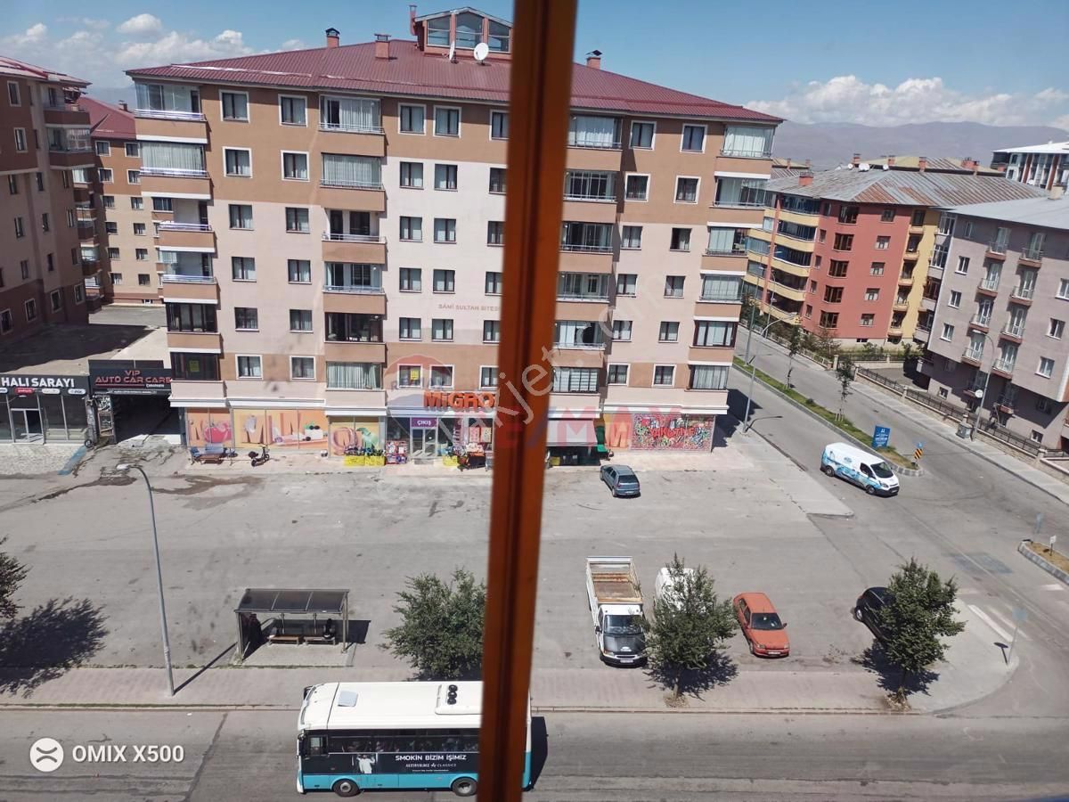 Yakutiye Ömer Nasuhi Bilmen Kiralık Daire Remax Penta 'dan Şehir Merkezin 'de 3+1 Kiralık Daire