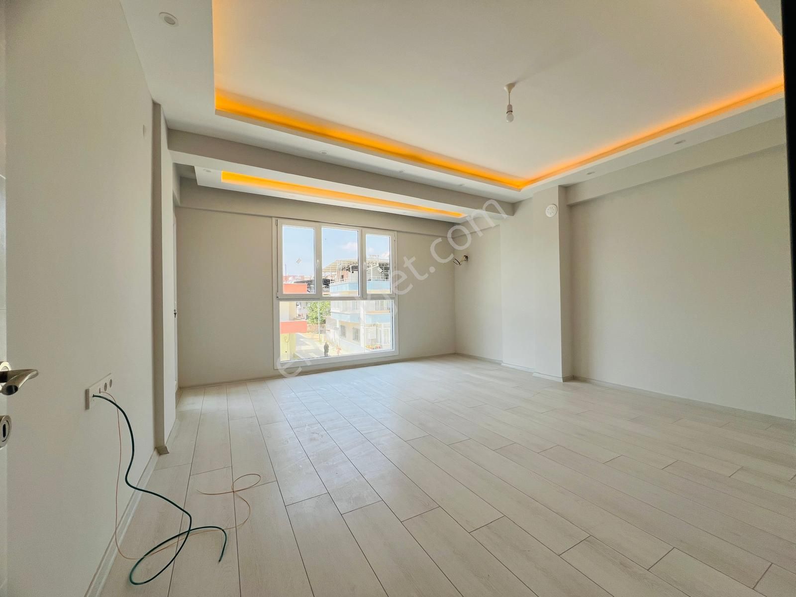 Nazilli Yeşil Satılık Daire  YEŞİL MAHALLE DE KÖŞE BAŞI SATILIK 3+1 FIRSAT DAİRE     📌 3 KATLI BİNANIN 2.KATI ARAKAT ANSÖRLÜ