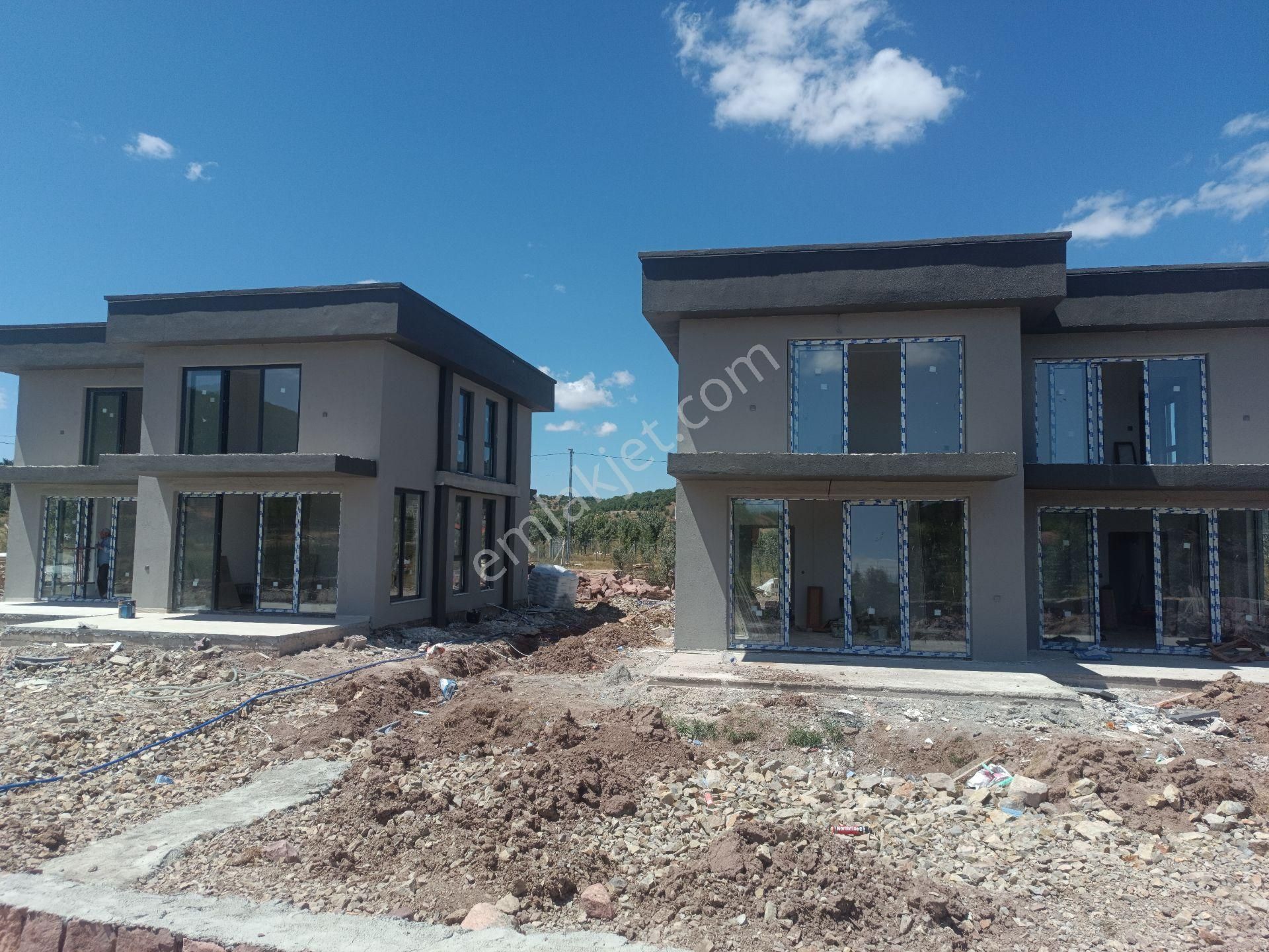 Çamlıdere Beyler Satılık Villa 2+1 - İSKAN AŞAMASINDA - ŞÖMİNELİ - 100 m2 - TOPLAM BAHÇE: 200 m2