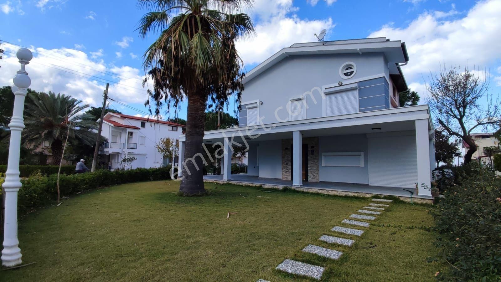 Kuşadası Güzelçamlı Satılık Villa  DENİZE 50 METRE MESAFEDE SATILIK 4+1 VİLLA