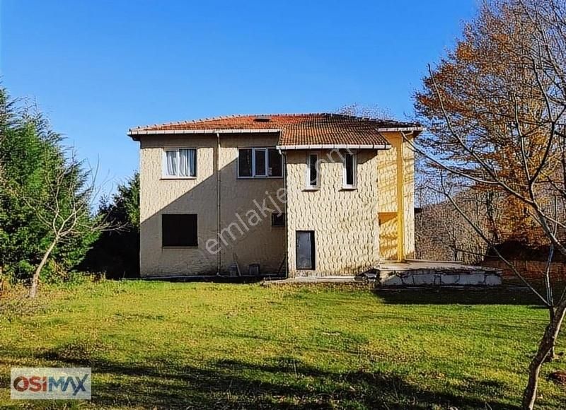 Sapanca Memnuniye Satılık Müstakil Ev Osi Memnuniye de anayola cepheli 2100m2 arsa içinde 4+2 villa