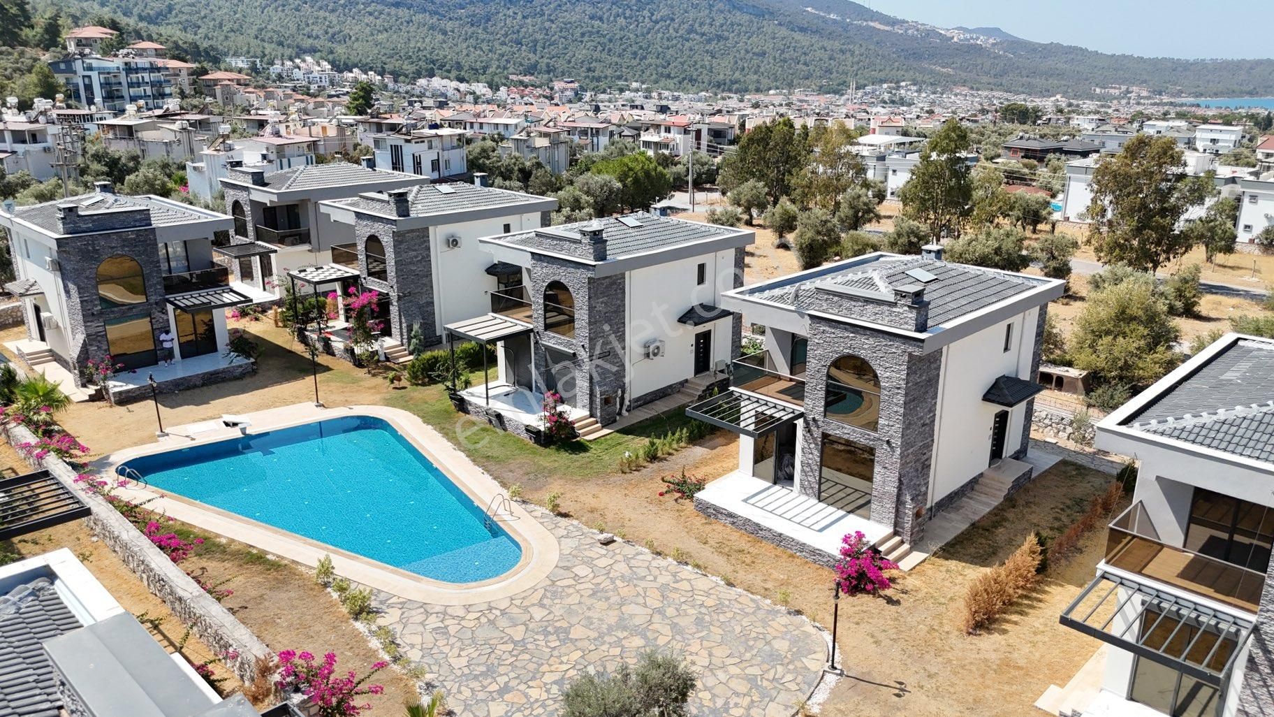 Didim Akbük Satılık Villa Bu site çok güzelTam müstakil site içerisinde full eşyalı