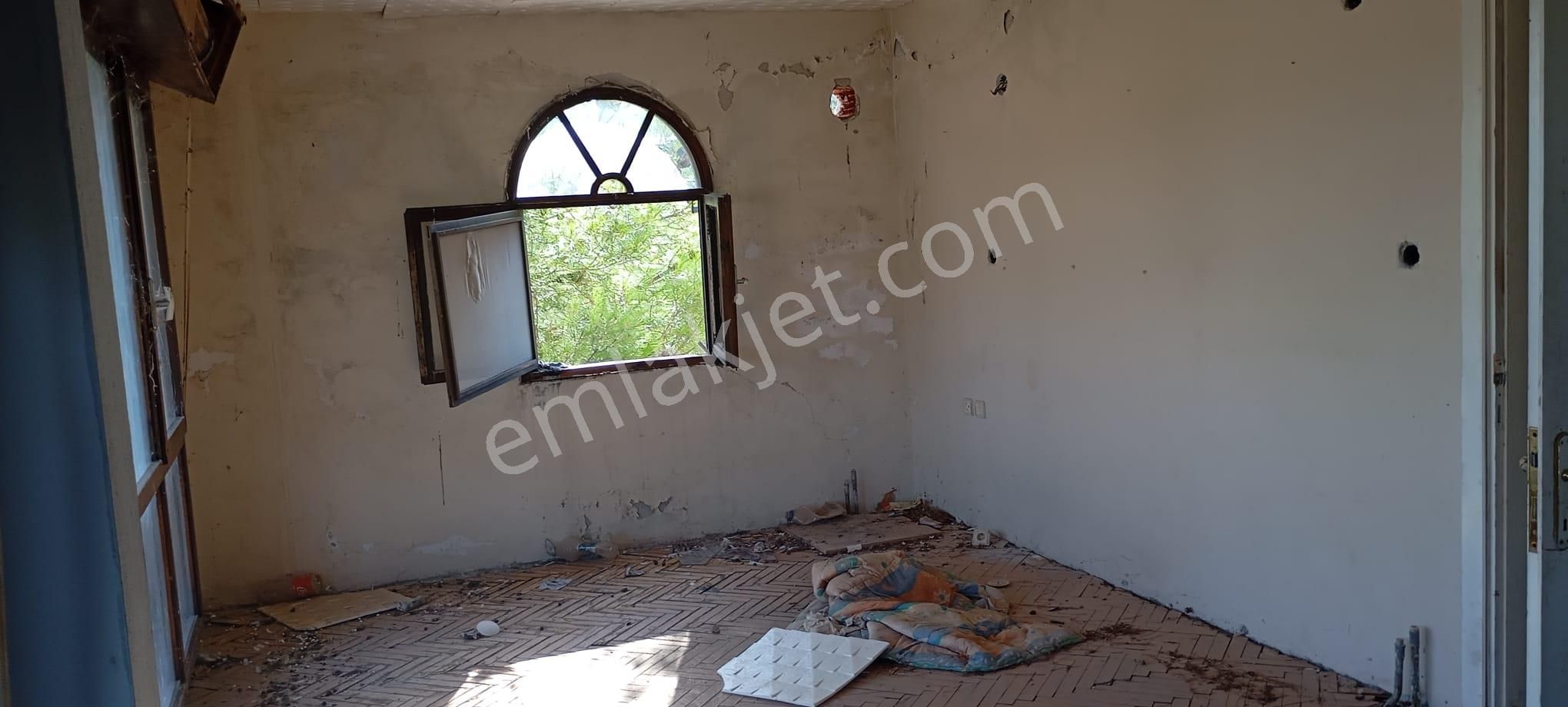 Yeniköyde İçinde Malikane Gibi Ev Bulunan Tarla - Görsel 24