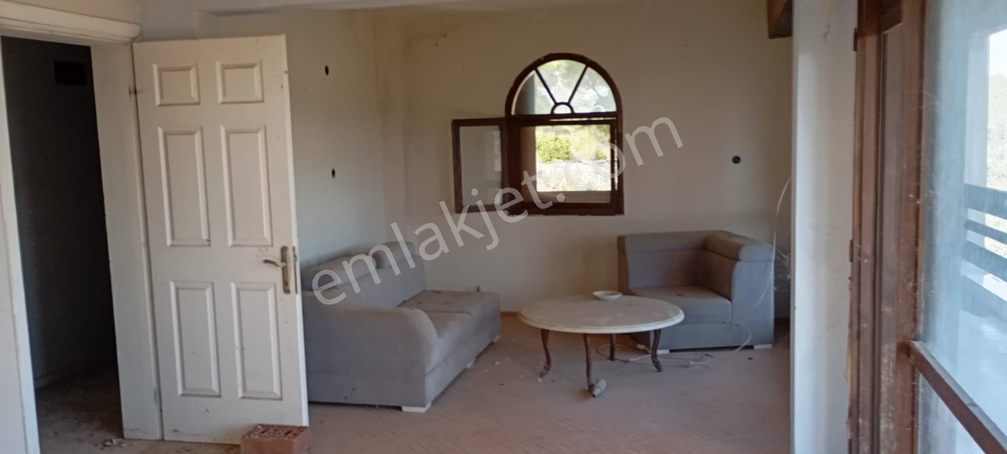 Yeniköyde İçinde Malikane Gibi Ev Bulunan Tarla - Görsel 23