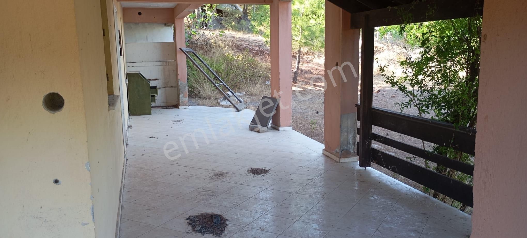 Yeniköyde İçinde Malikane Gibi Ev Bulunan Tarla - Görsel 6