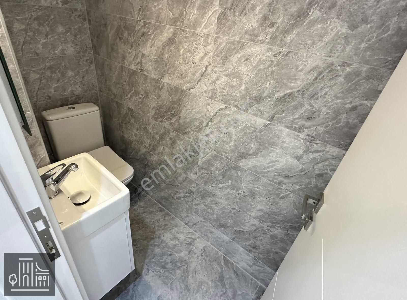 Mithatpaşa Cadde Üzerinde Hava Hastanesi Yakını 3+1 120 M2 Araka - Görsel 21