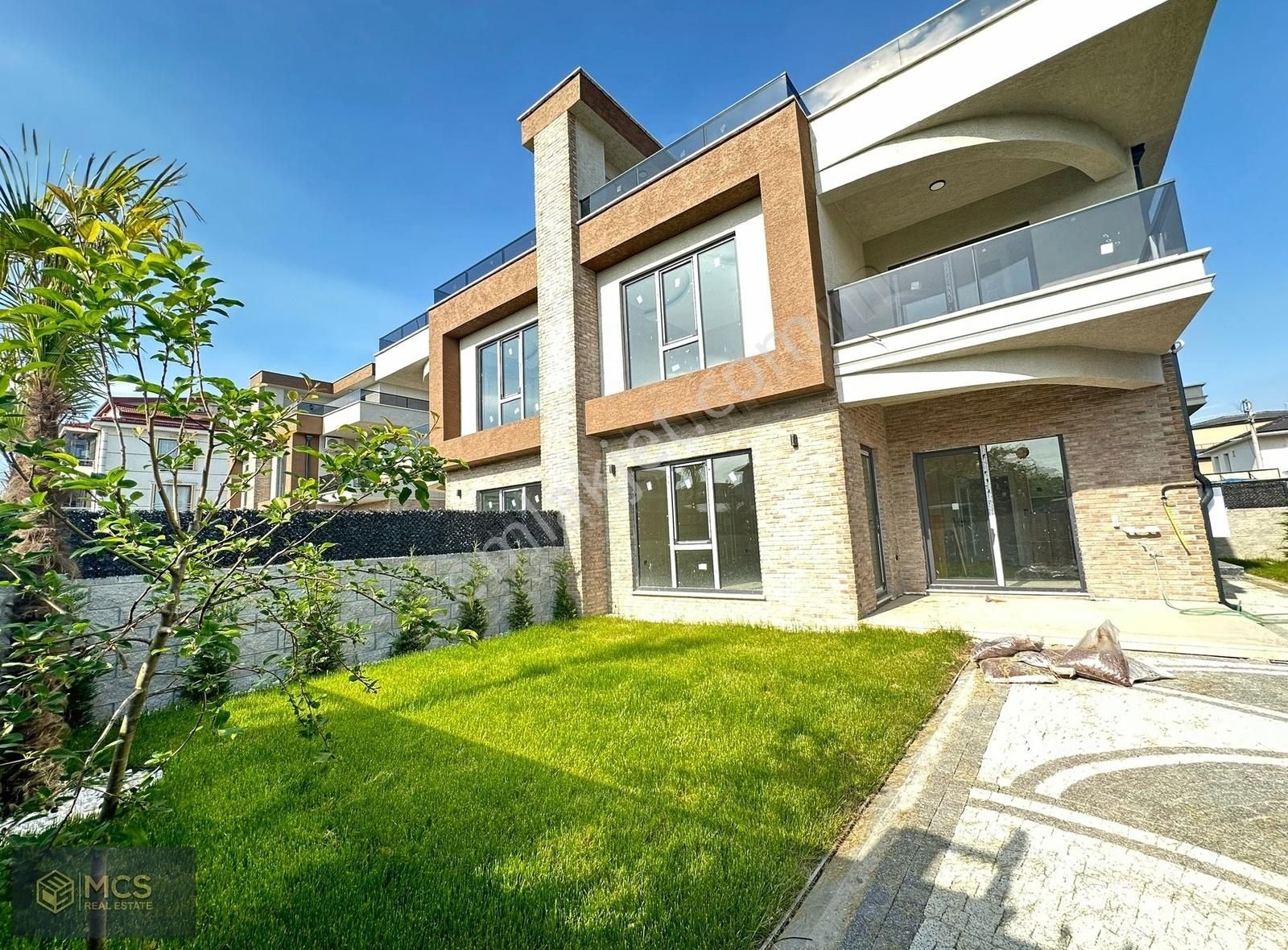 Serdivan Yazlık Satılık Villa 5+1 ULTRA LÜKS GENİŞ BAHÇELİ+OTOPARKLI VİLLALAR